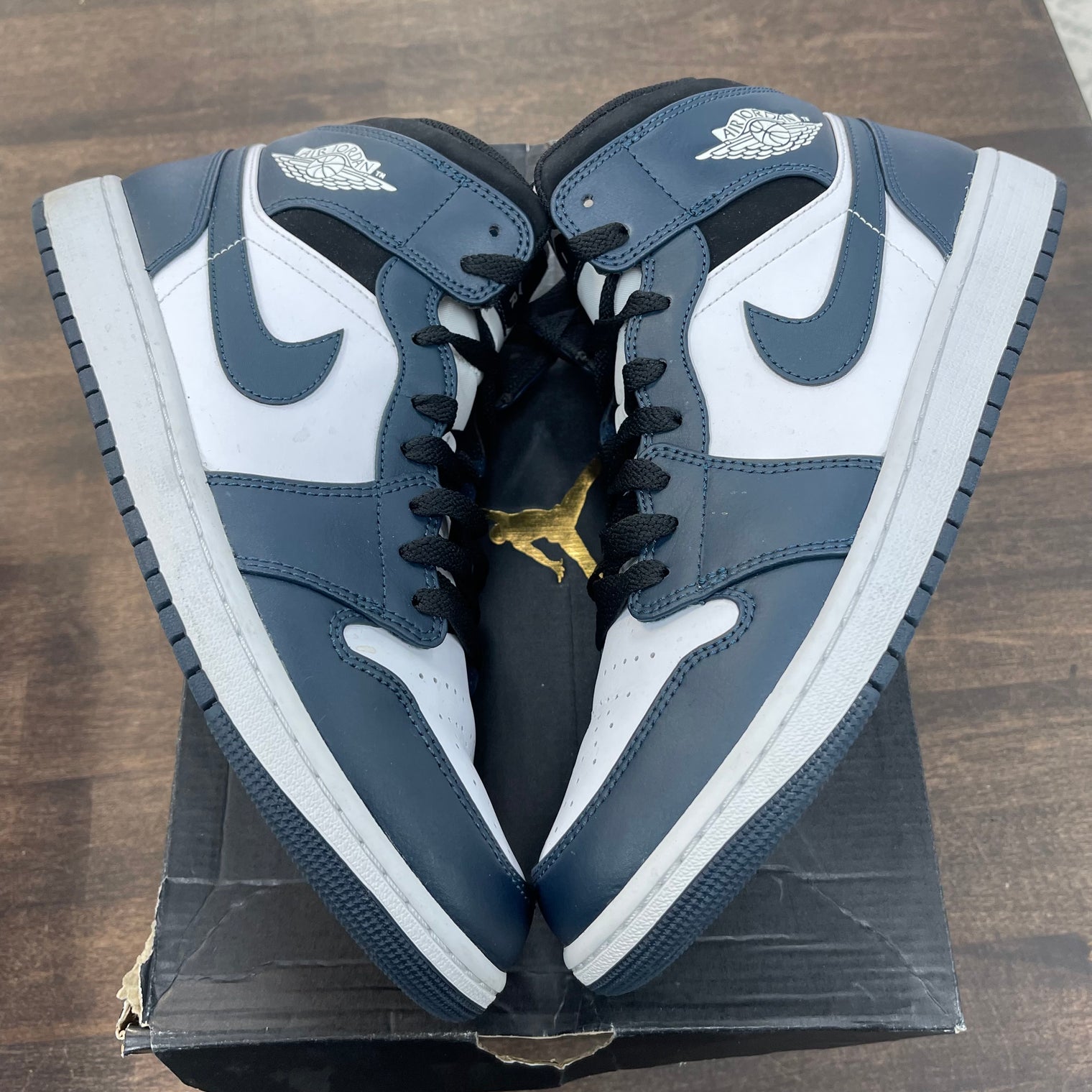 Armory Navy Jordan 1 Mid (USED)