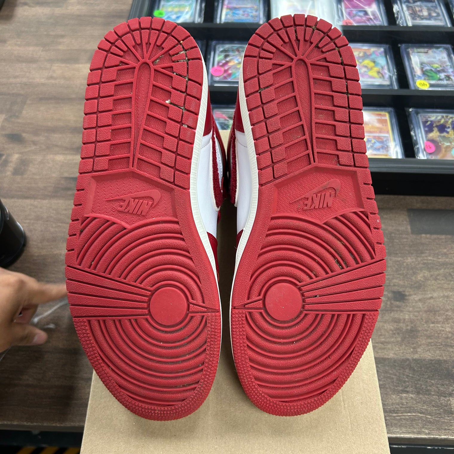 (W) Chenille Varsity Red Jordan 1 High (USED)