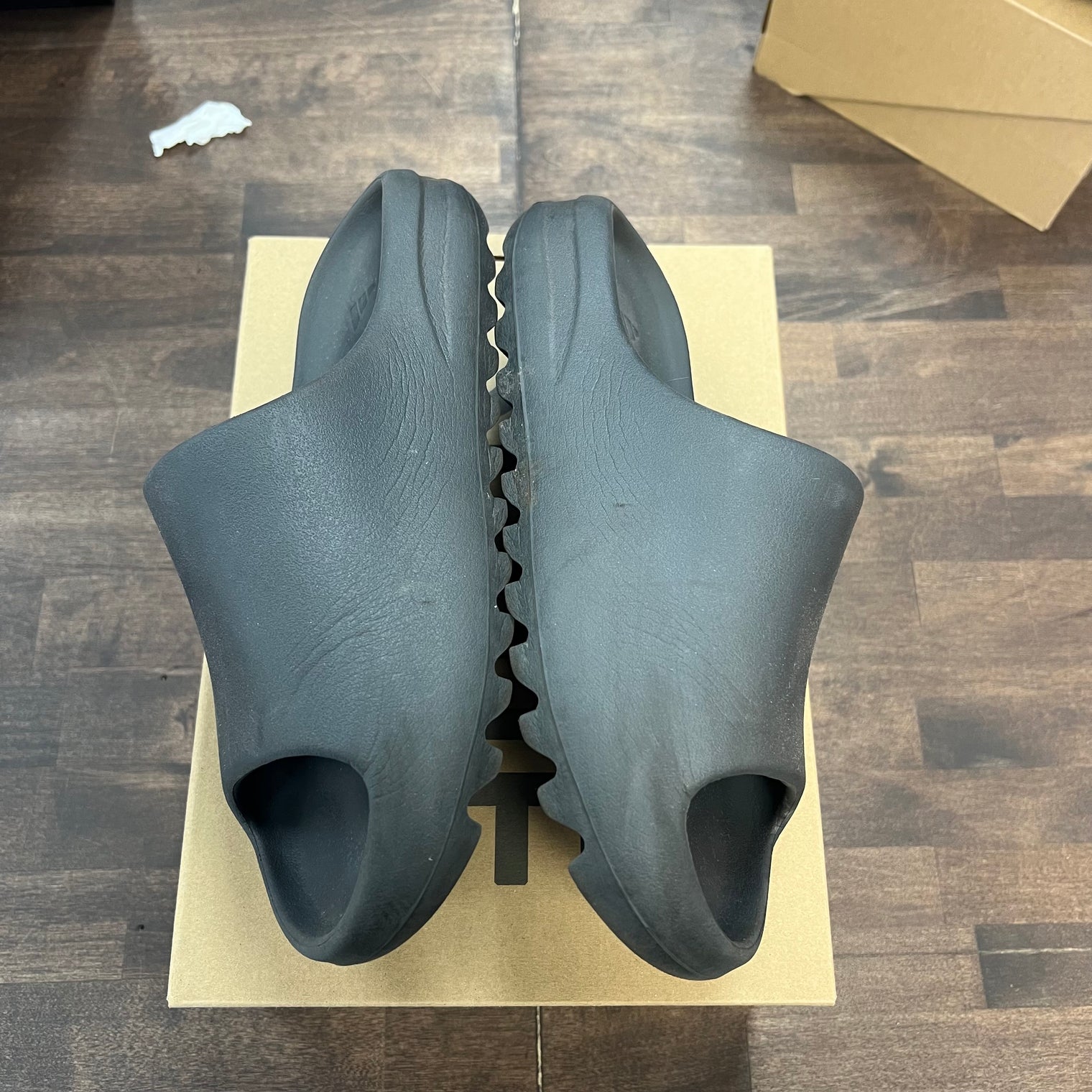 Onyx Yeezy Slide (USED)