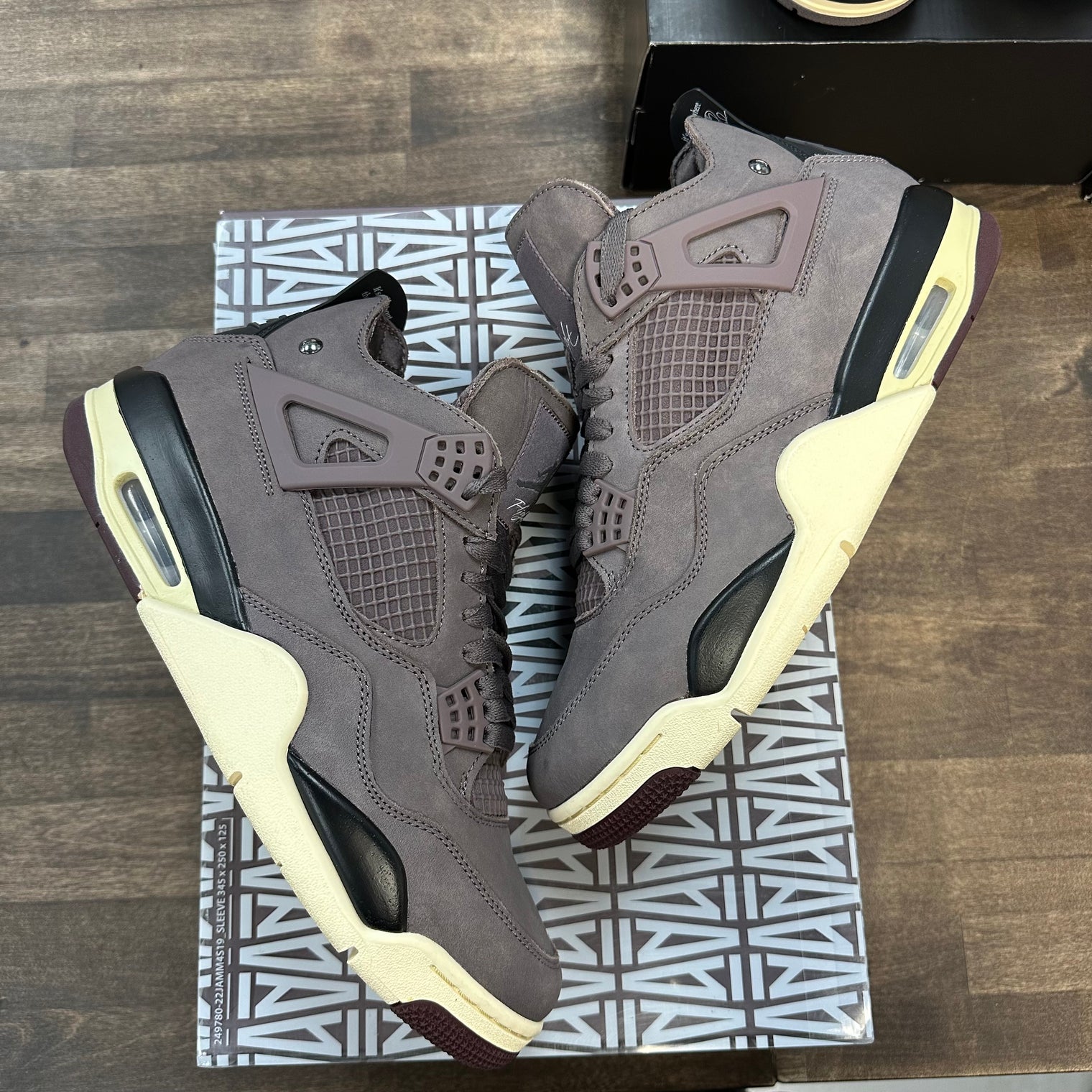 A Ma Maniere Violet Ore Jordan 4 Retro (USED)