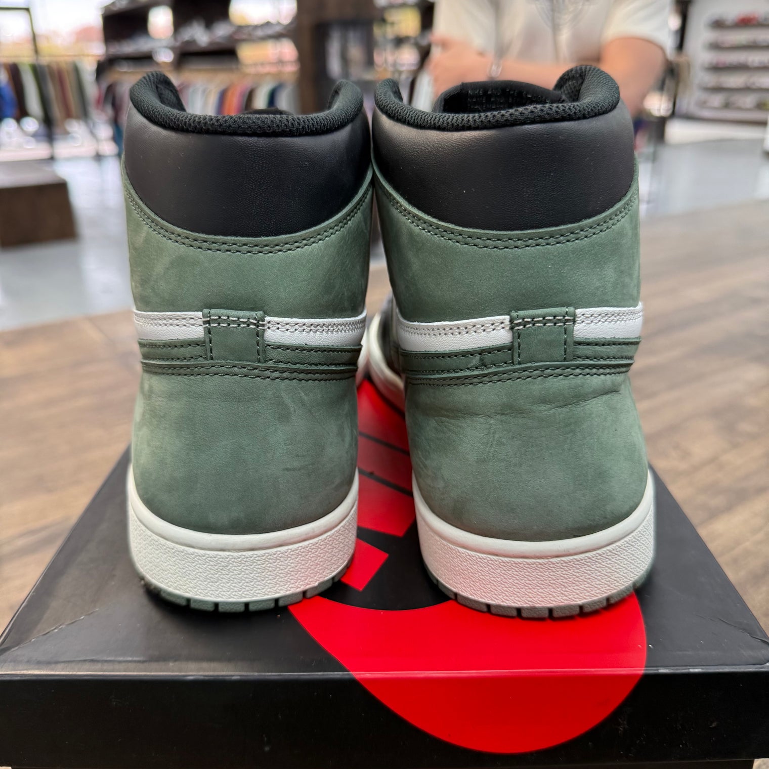 Clay Green Jordan 1 Retro High (USED)