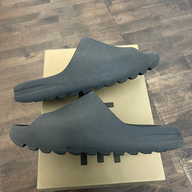Onyx Yeezy Slide (USED)