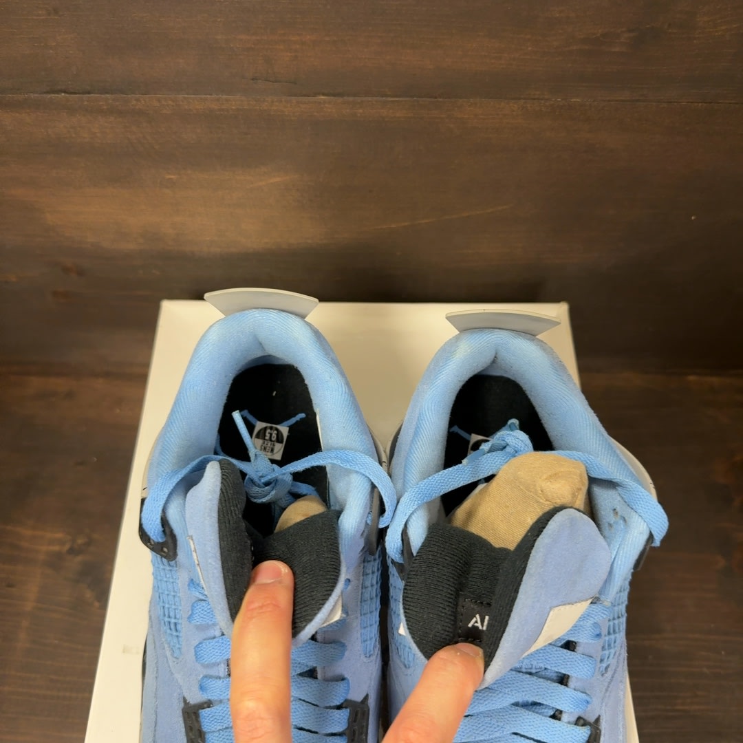 Jordan 4 Retro University Blue Size 9.5 (Pre-Owned)