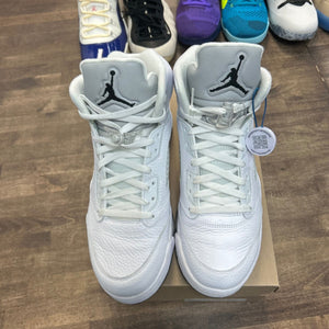 Jordan 5 Retro Metallic White (2015) Size 13 (Pre-Owned) - Image 2