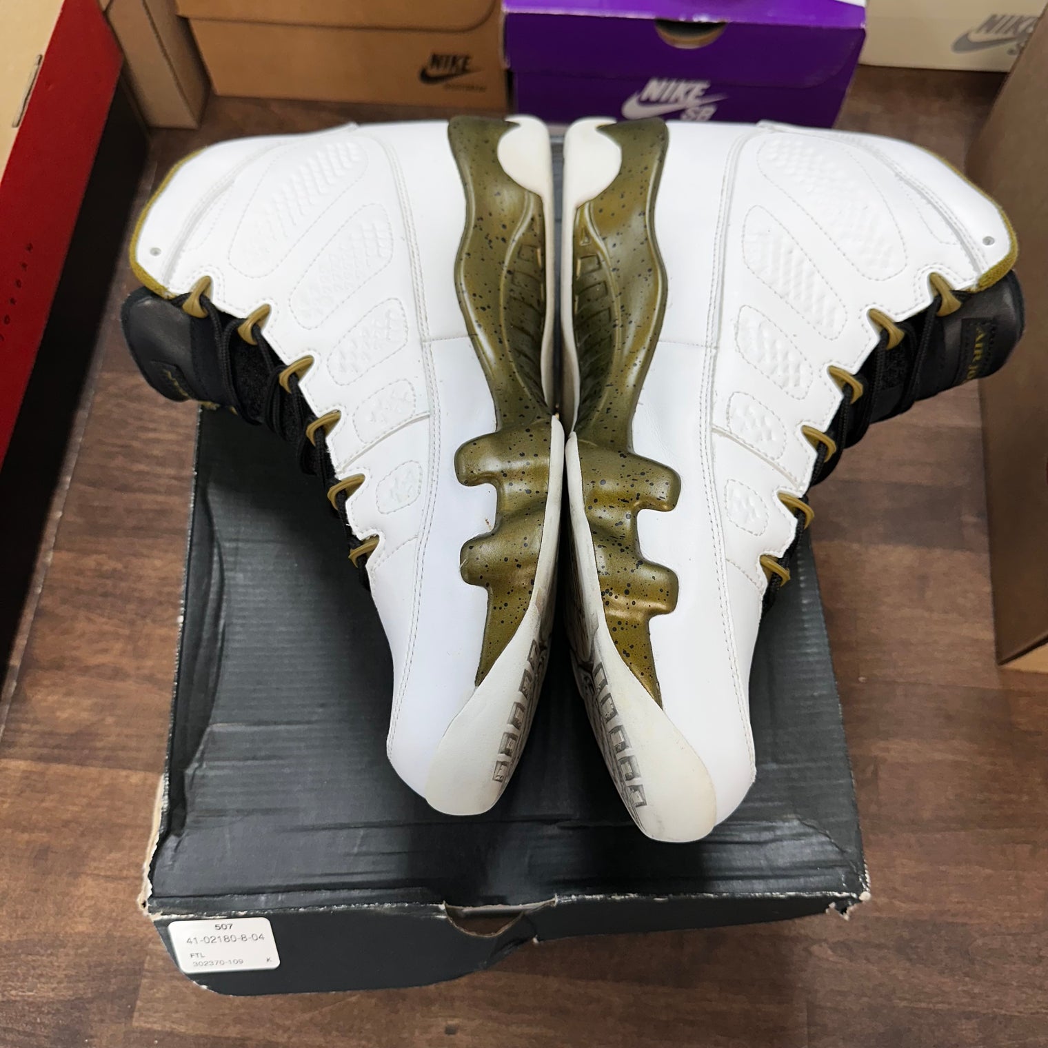 Statue Jordan 9 (USED)