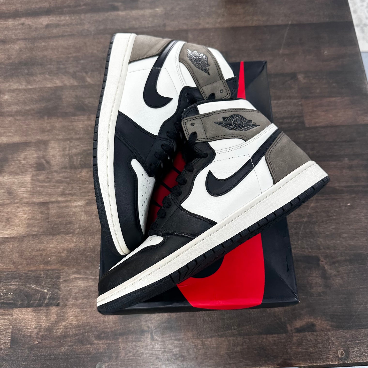 Dark Mocha Jordan 1 High (USED)