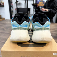 Arzareth Yeezy 700 V3 (USED)