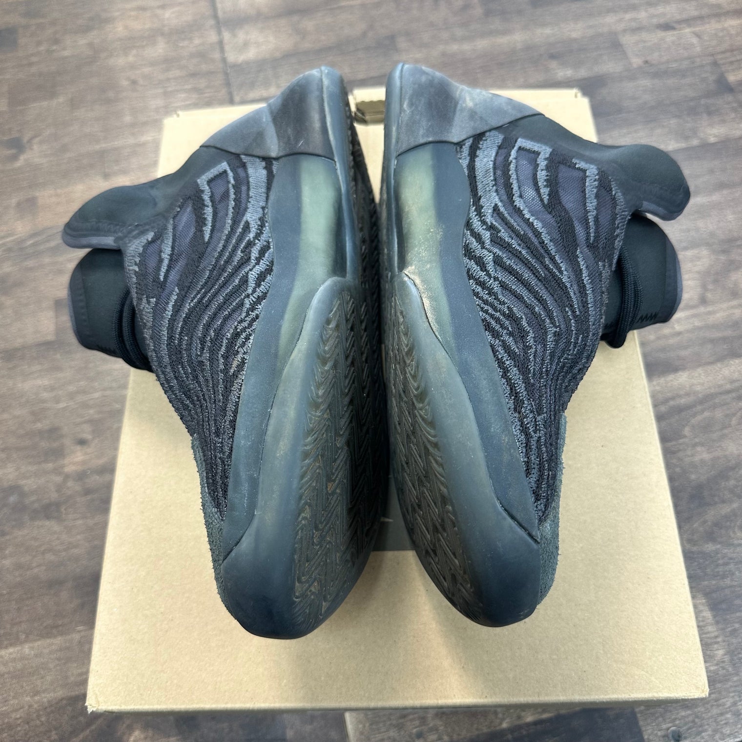 Onyx QNTM Yeezy Basketball (USED)