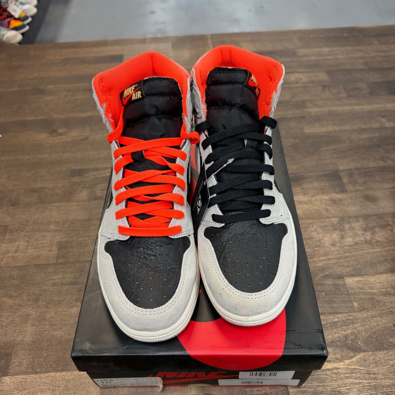Neutral Grey Hyper Crimson Jordan 1 Retro High (USED)