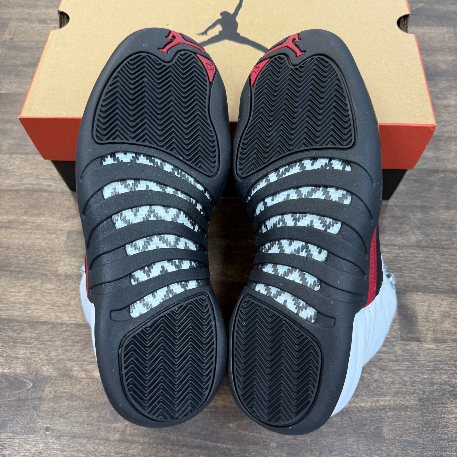 Taxi Flip Jordan 12 (USED)