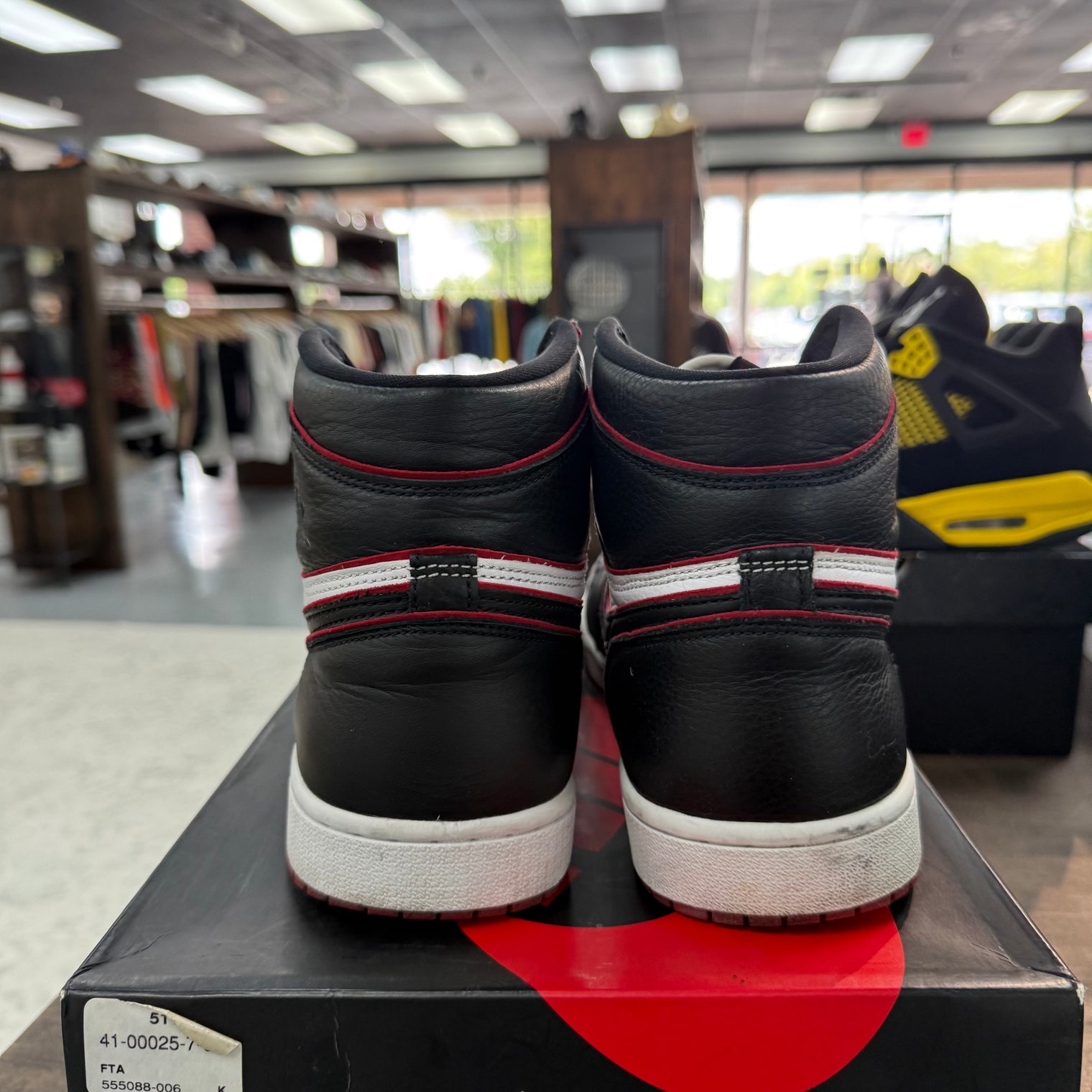 Bloodline Jordan 1 High (USED)