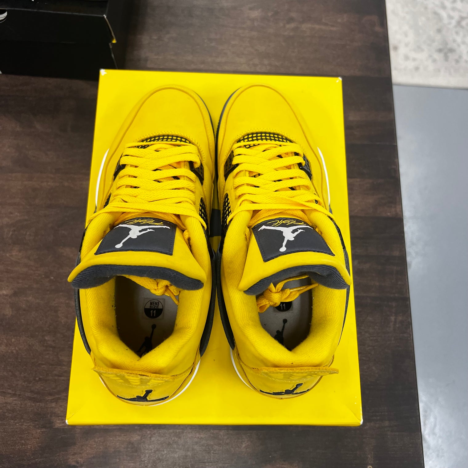 Lightning Jordan 4 (USED)