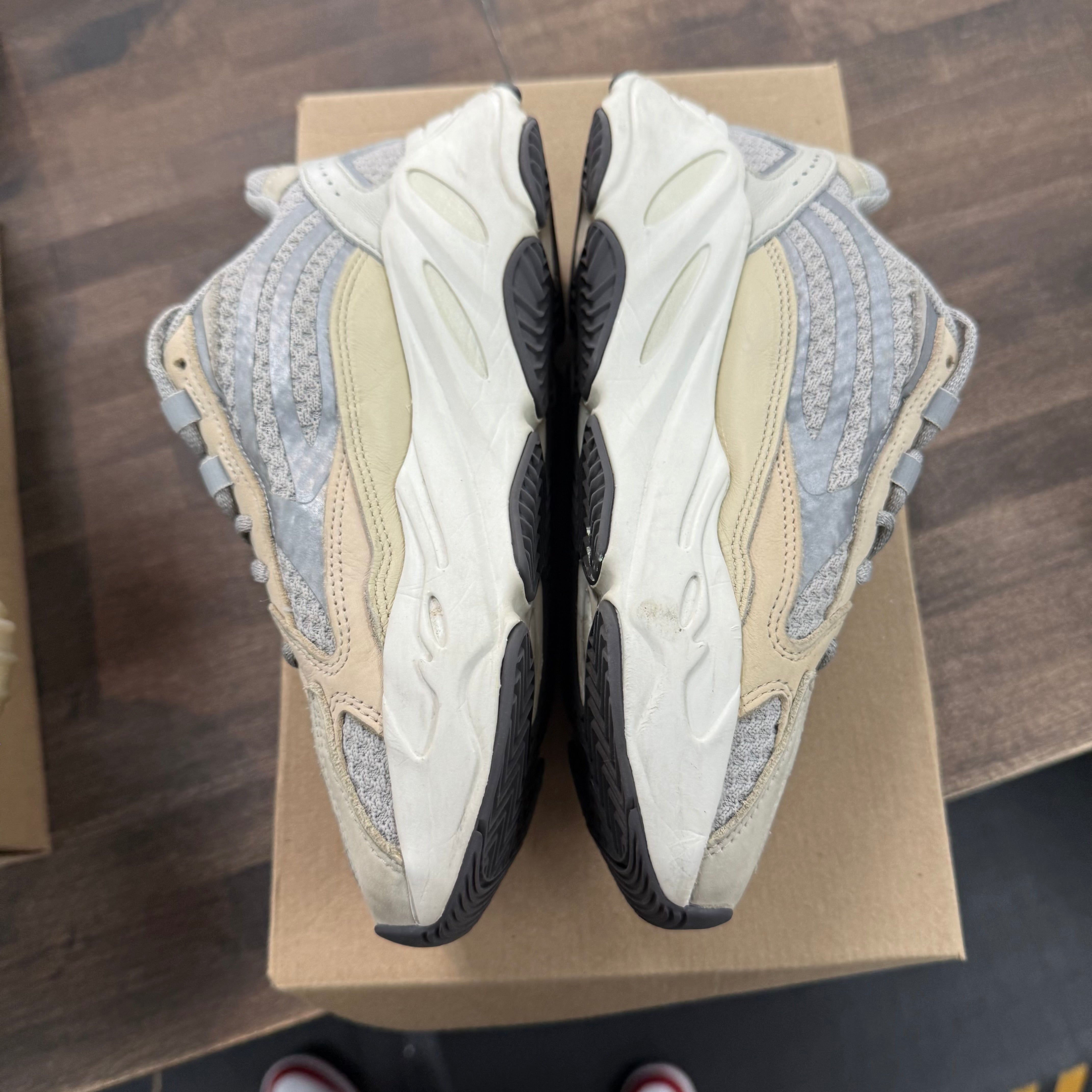 adidas Yeezy Boost 700 V2 Cream Size 7Y (Pre-Owned)