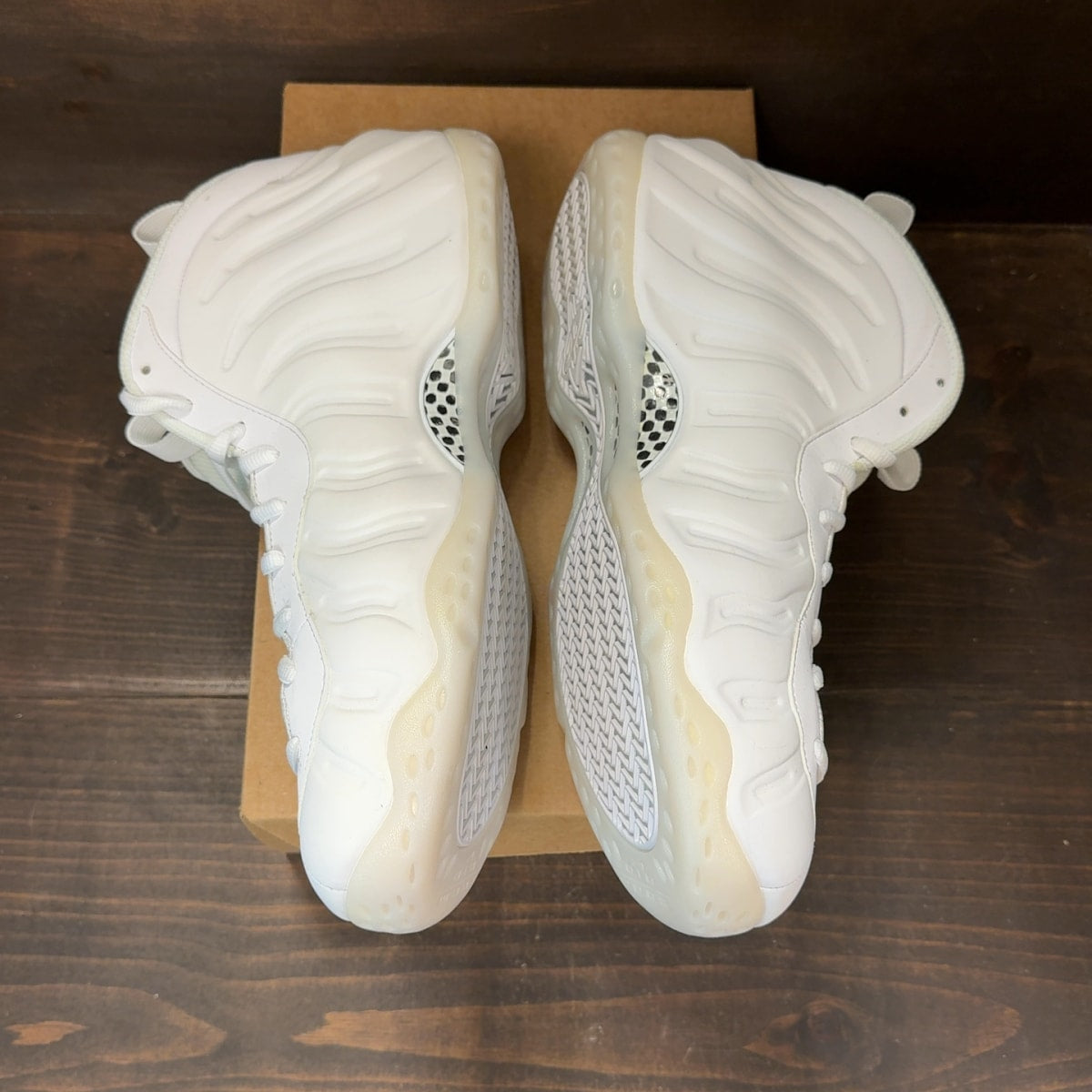 Nike Air Foamposite One Triple White Size 13 (Pre-Owned) - Image 4