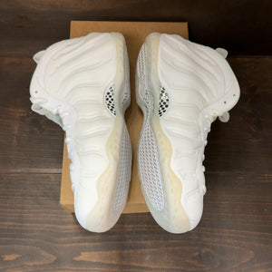 Nike Air Foamposite One Triple White Size 13 (Pre-Owned) - Image 4