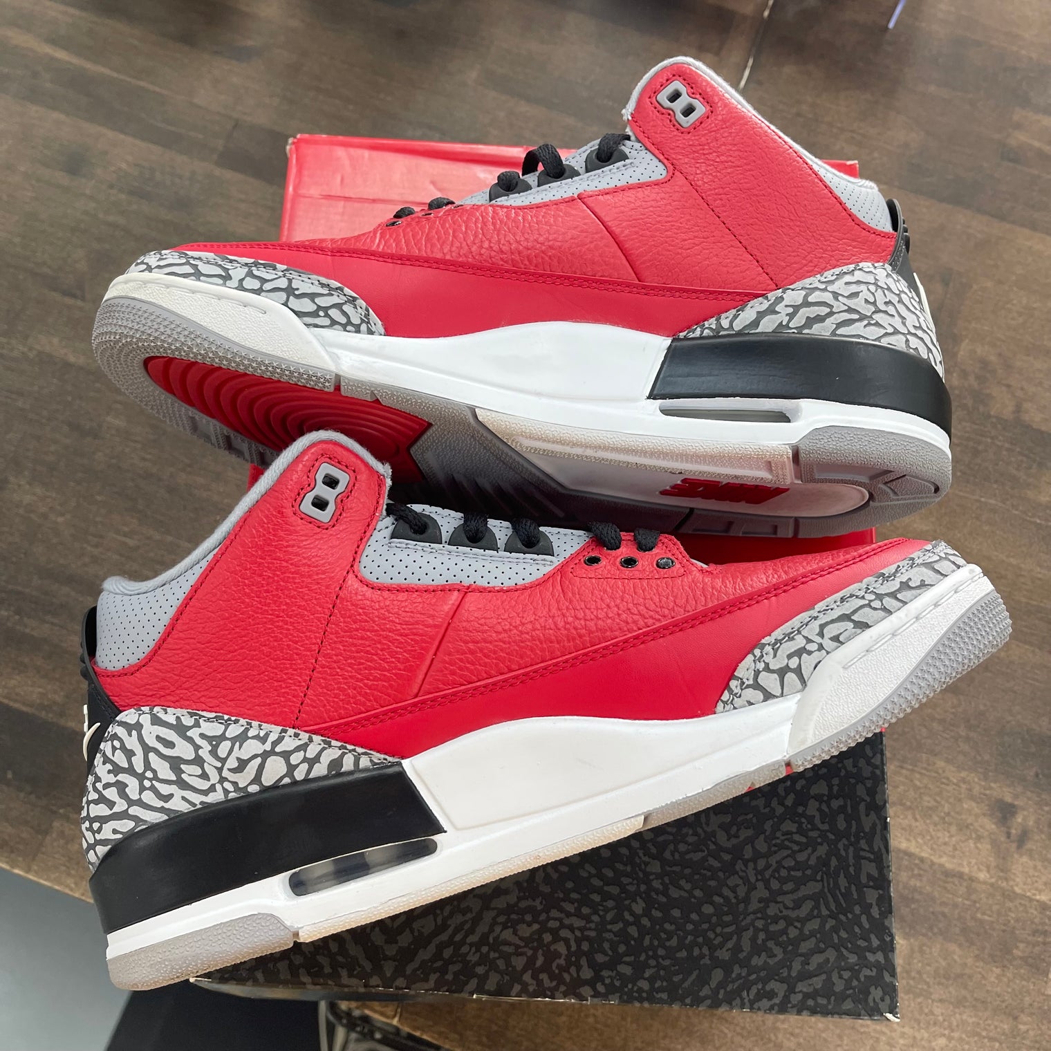 Unite Red Jordan 3 (USED)