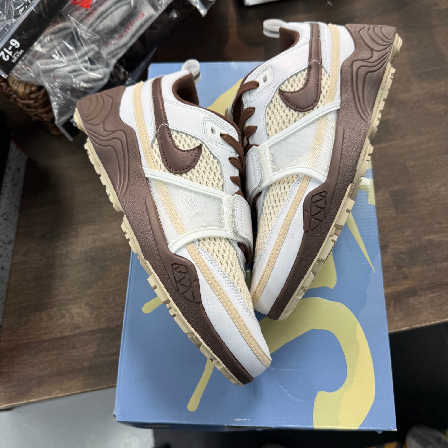 Field Jaxx Travis Scott Chocolate (USED)
