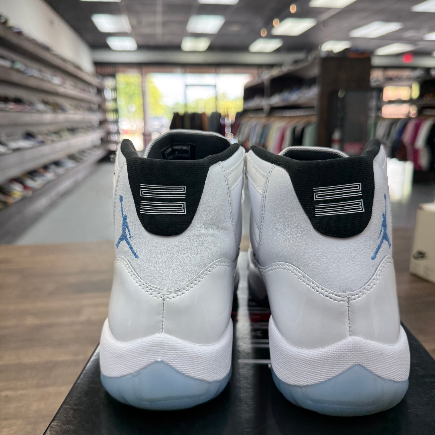 Legend Blue Jordan 11 (2025) (USED)
