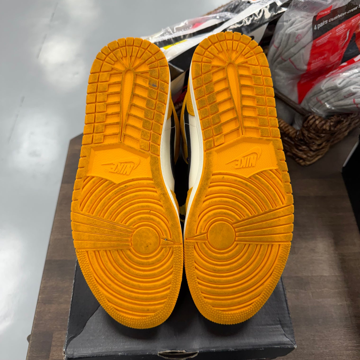 Lakers Jordan 1 Mid SE (USED)
