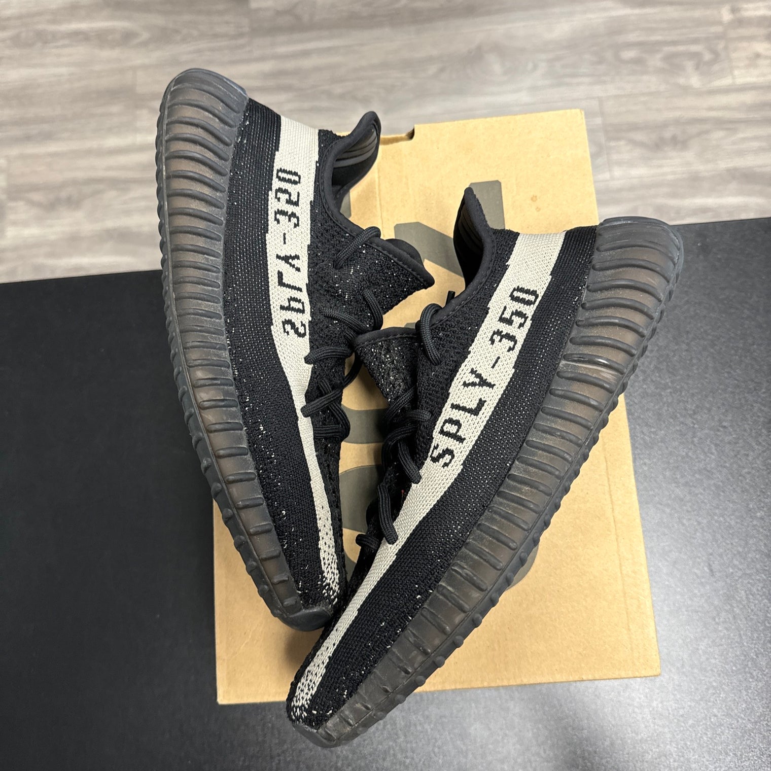 adidas Yeezy Boost 350 V2 Low Oreo (USED)