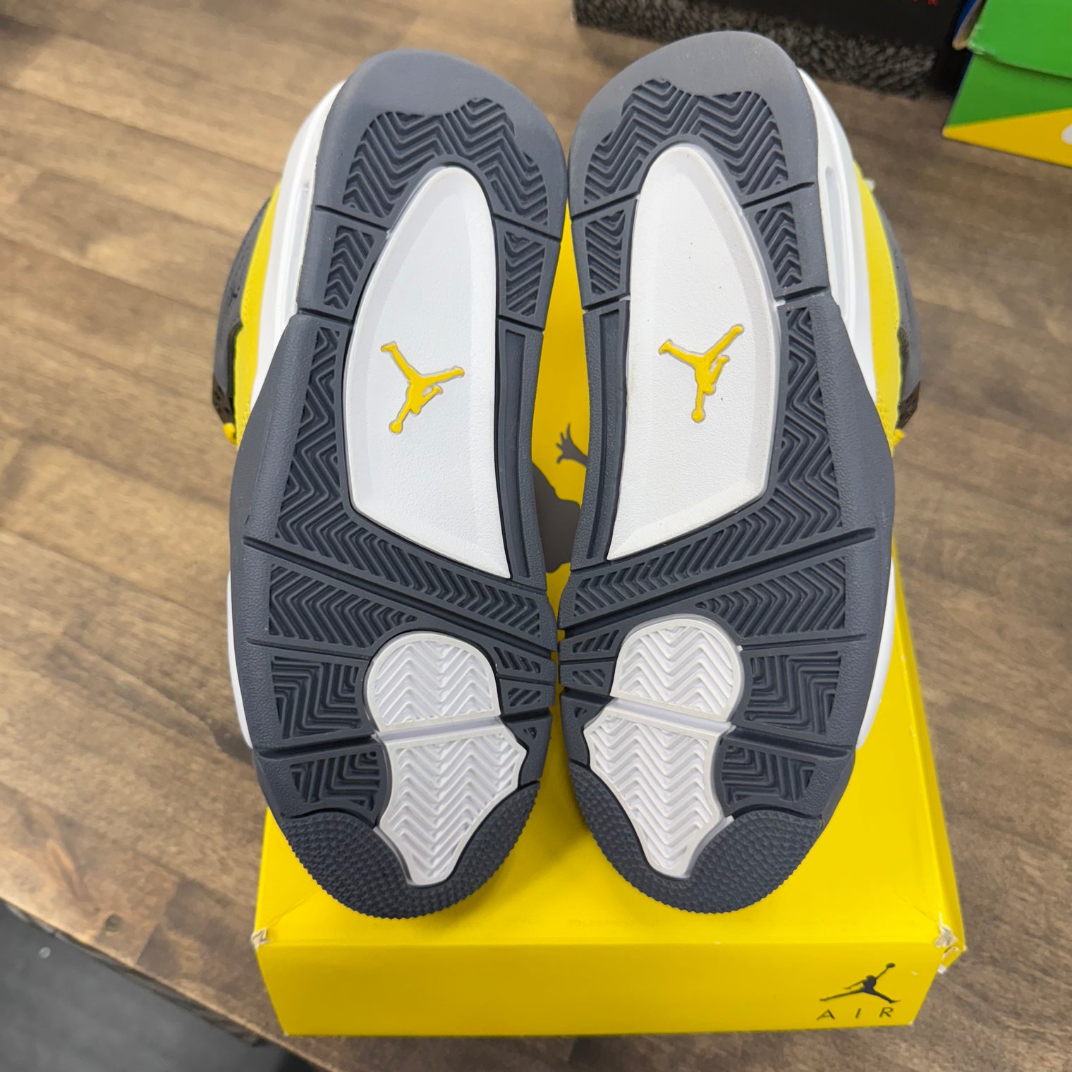 Lightning Jordan 4 (GS) (USED)