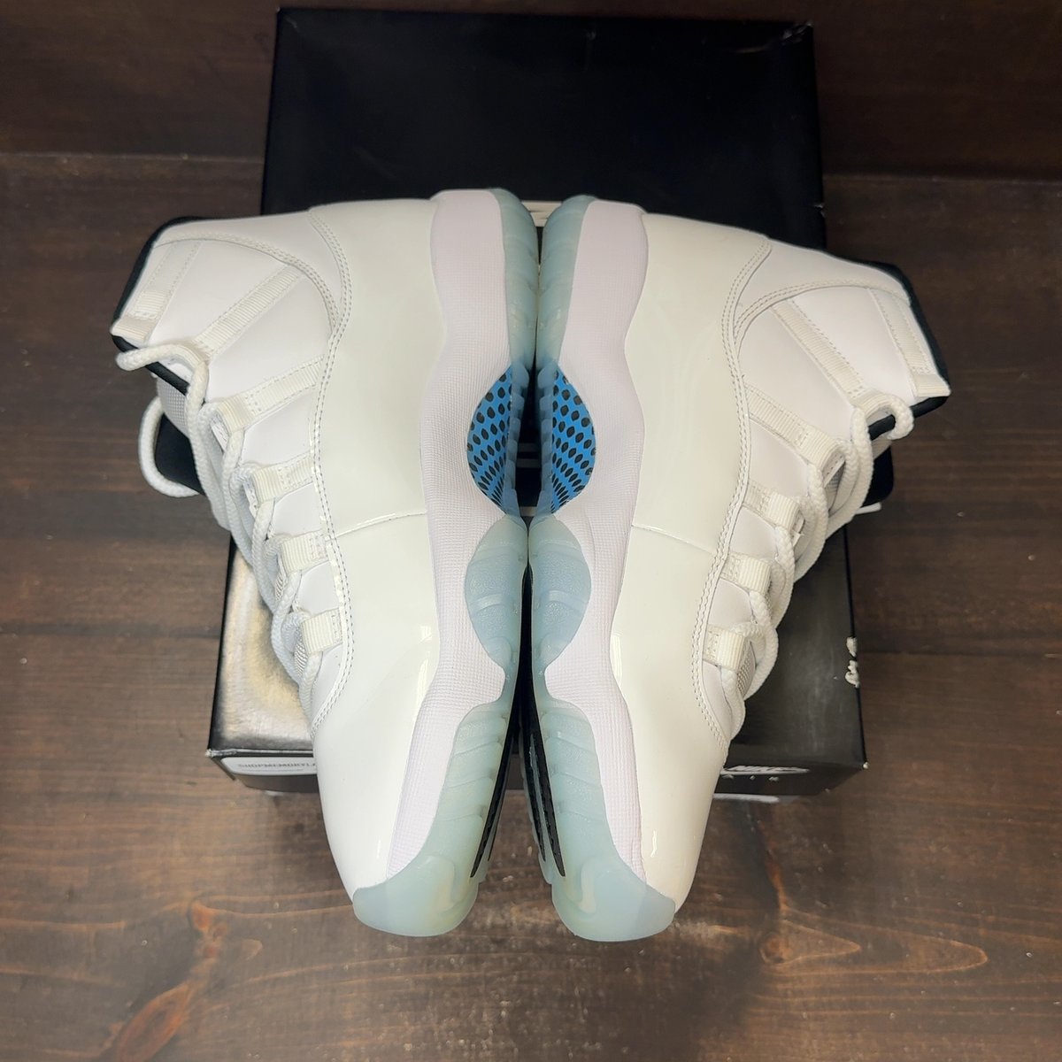 Jordan 11 Retro Legend Blue (2024) Size 10 (Pre-Owned) - aux