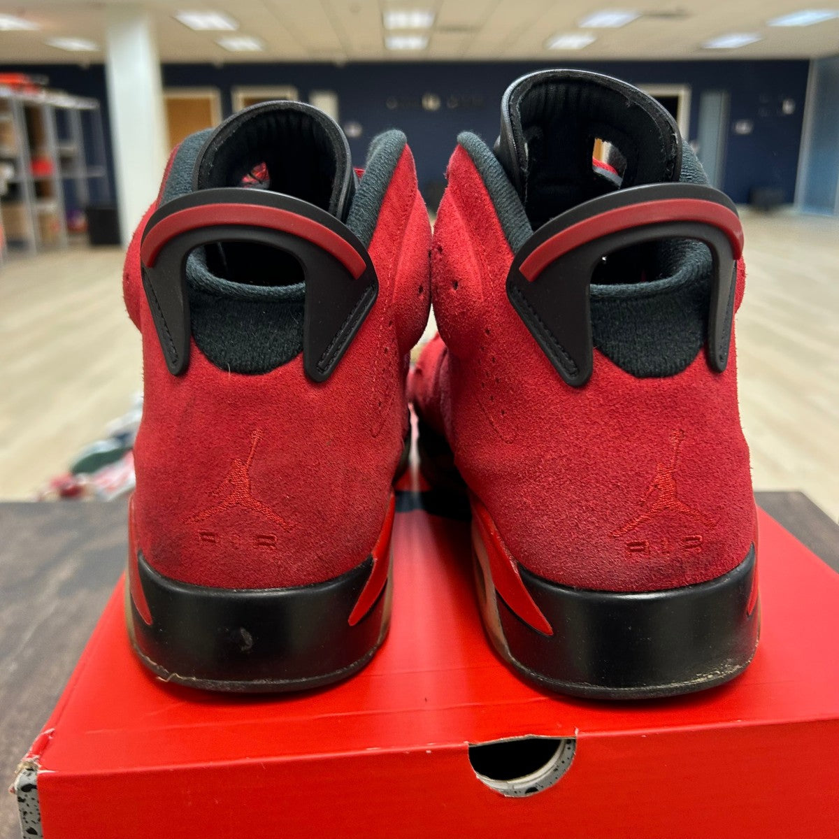 Jordan 6 Retro Toro Bravo Size 11 (Pre-Owned) - Image 4