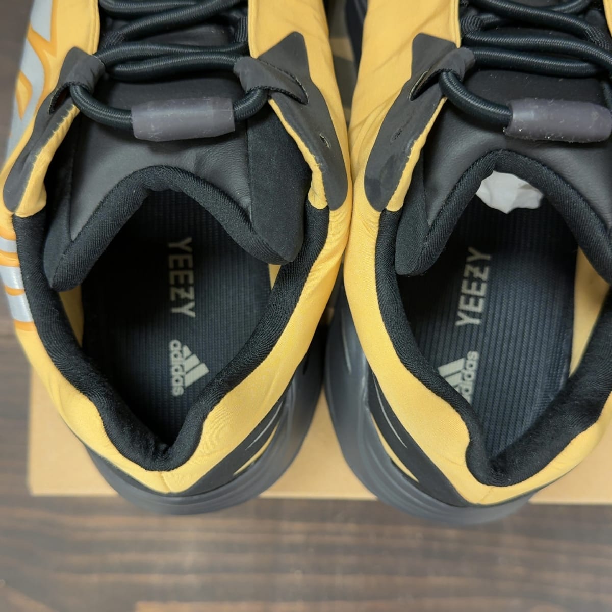 adidas Yeezy Boost 700 MNVN Honey Flux Size 9 (Pre-Owned) - aux