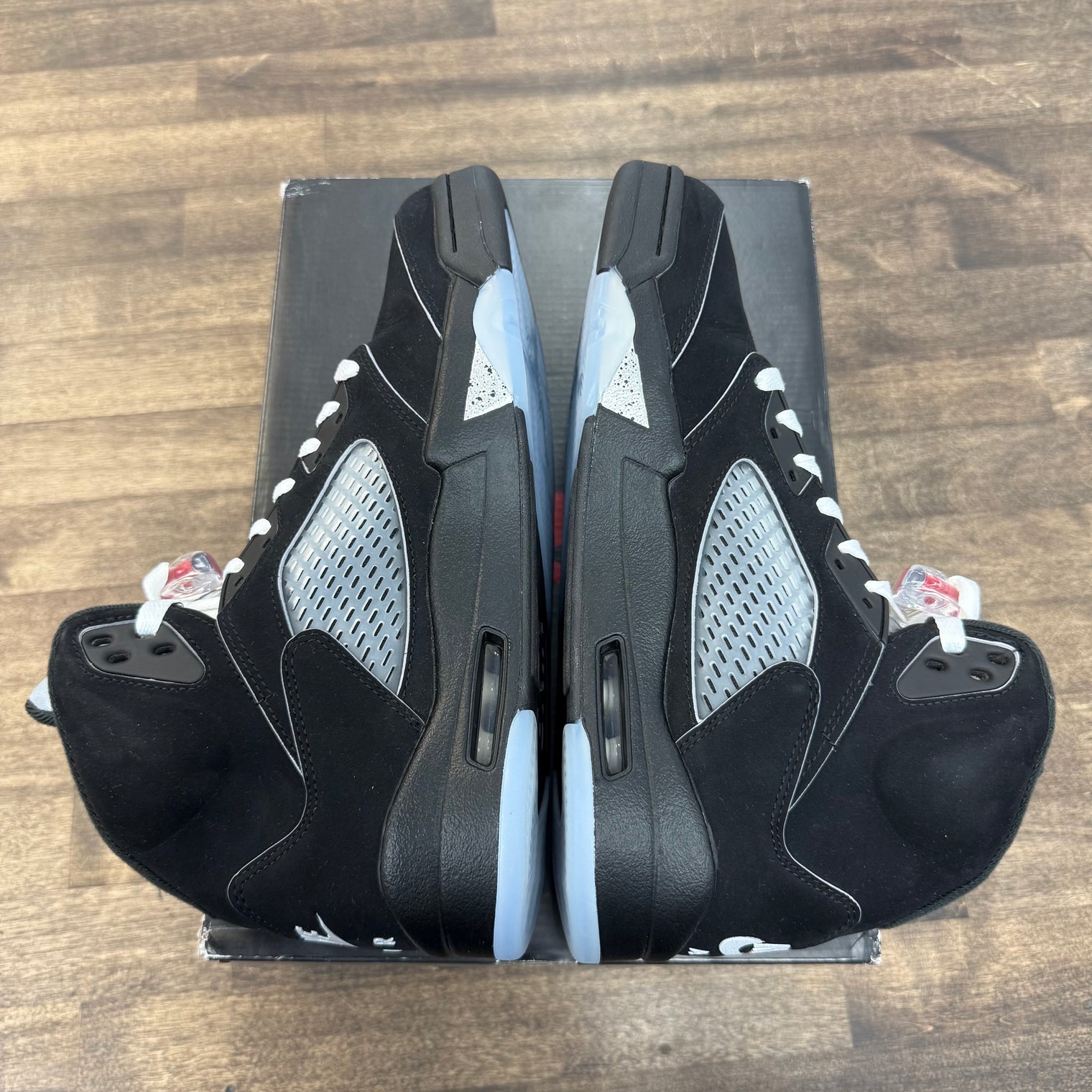 Black Metallic Reimagined Jordan 5 Retro (2025) (Lightly Worn)