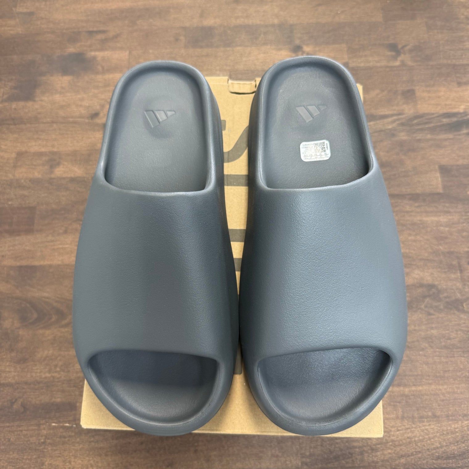 Slate Grey Yeezy Slide (USED)