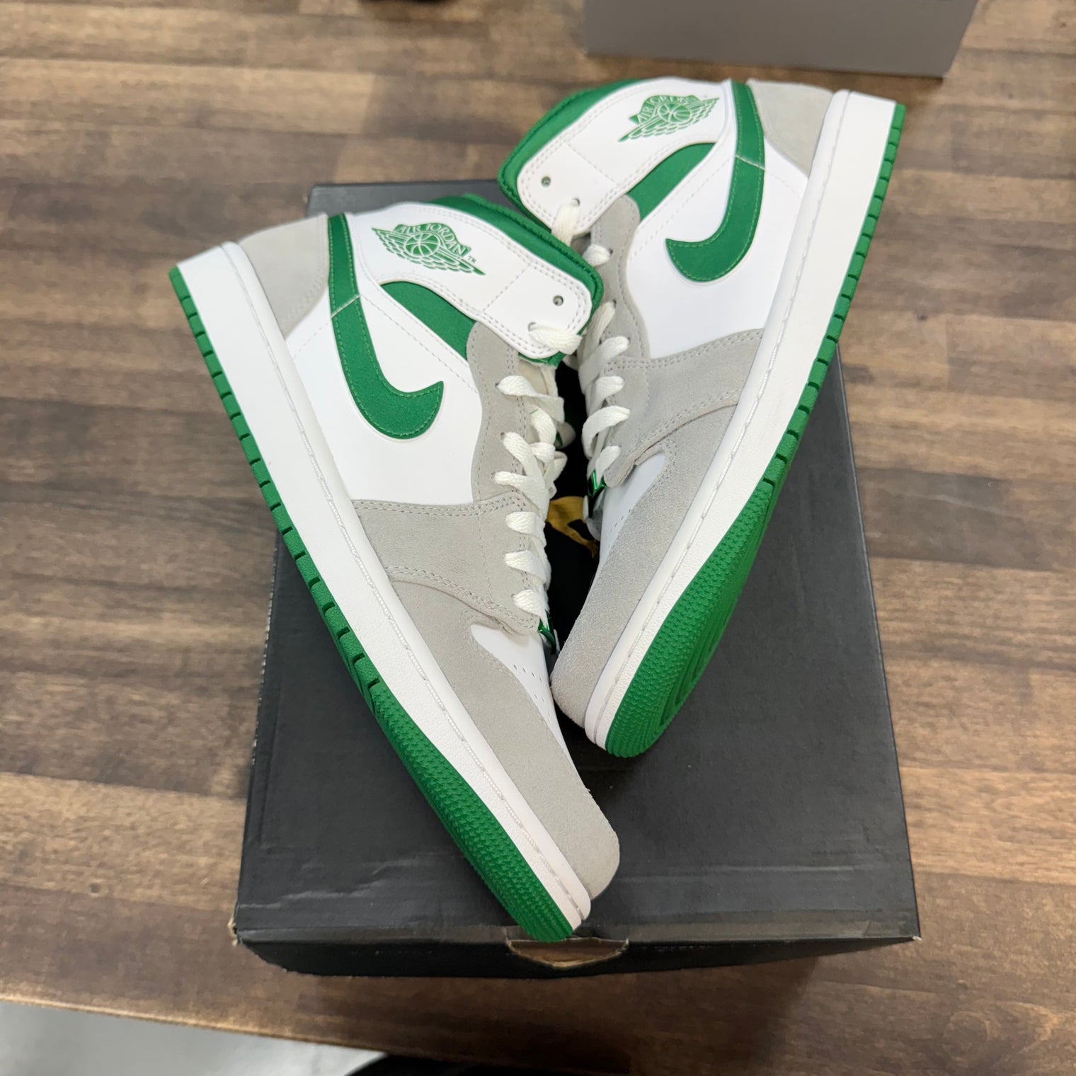 Grey Green Jordan 1 Mid SE (USED)