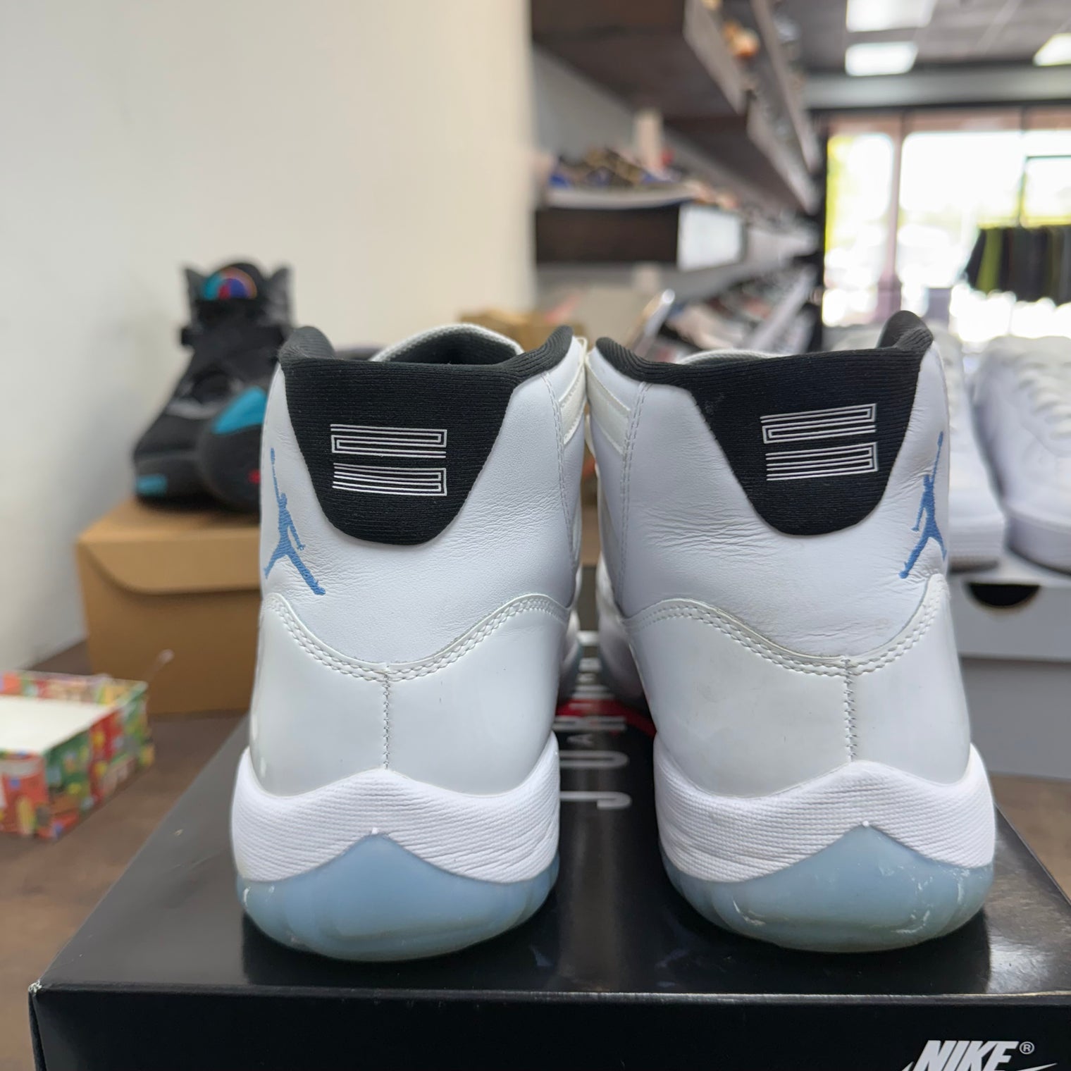 Legend Blue Jordan 11 2024 (USED)