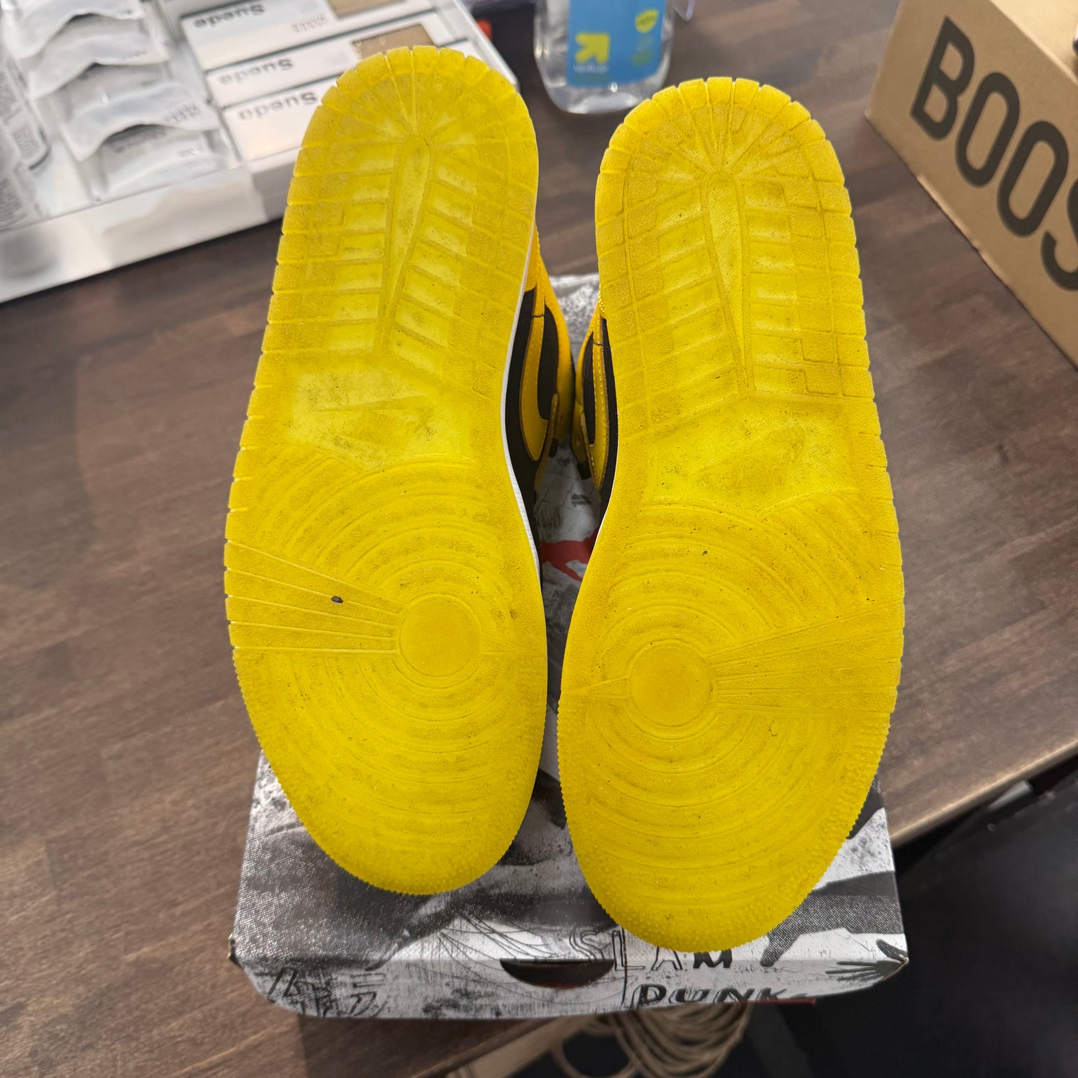 New Love Jordan 1 Mid (USED)
