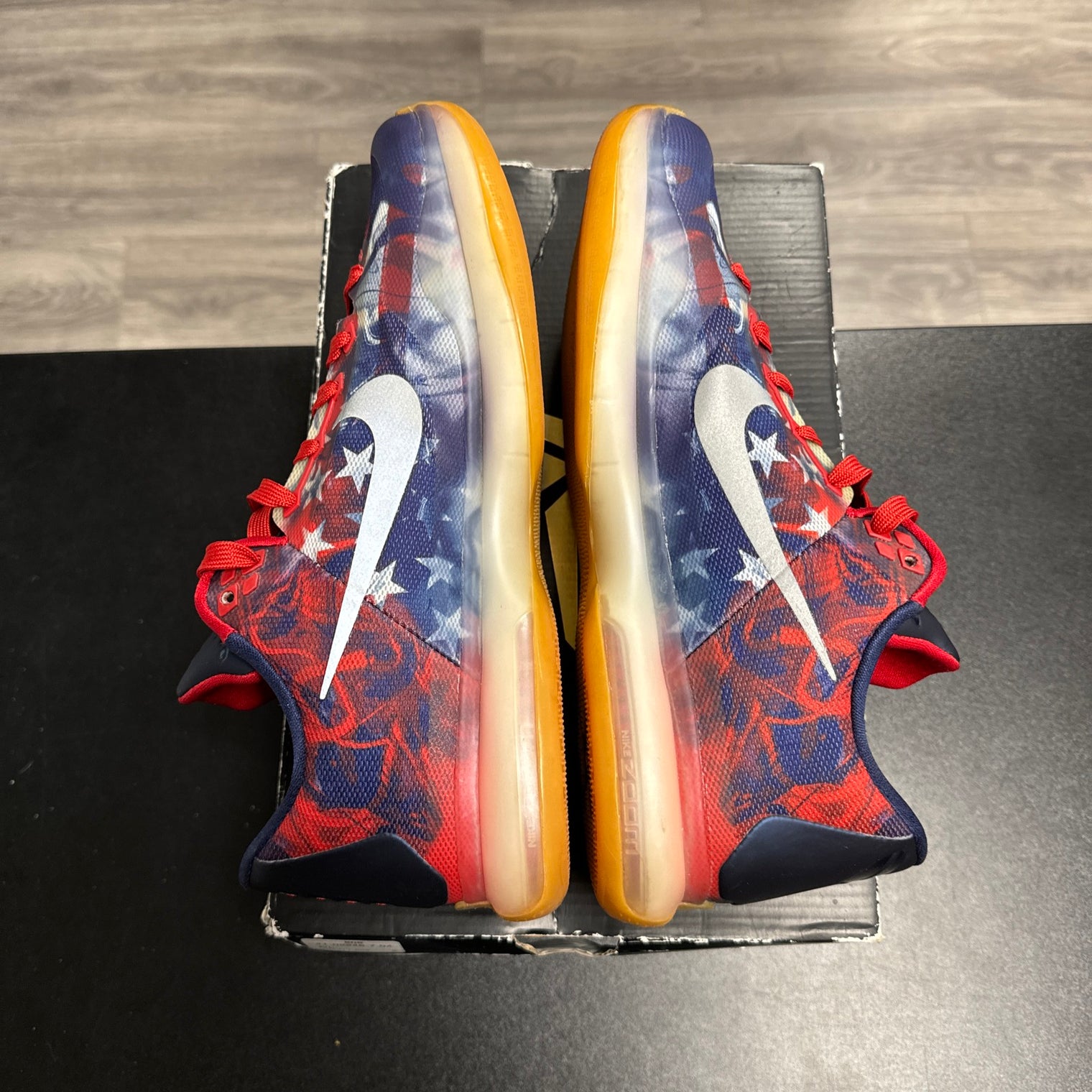 Independence Day Kobe 10 (USED)