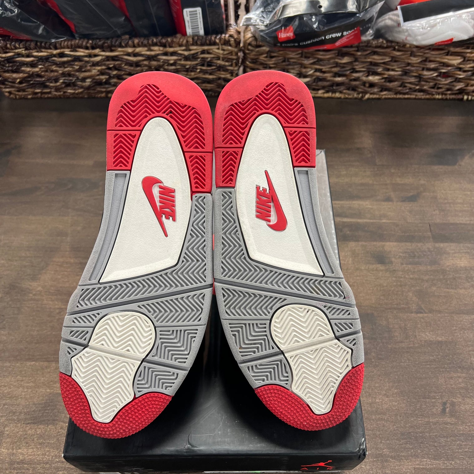 Bred Jordan 4 2019 (USED)