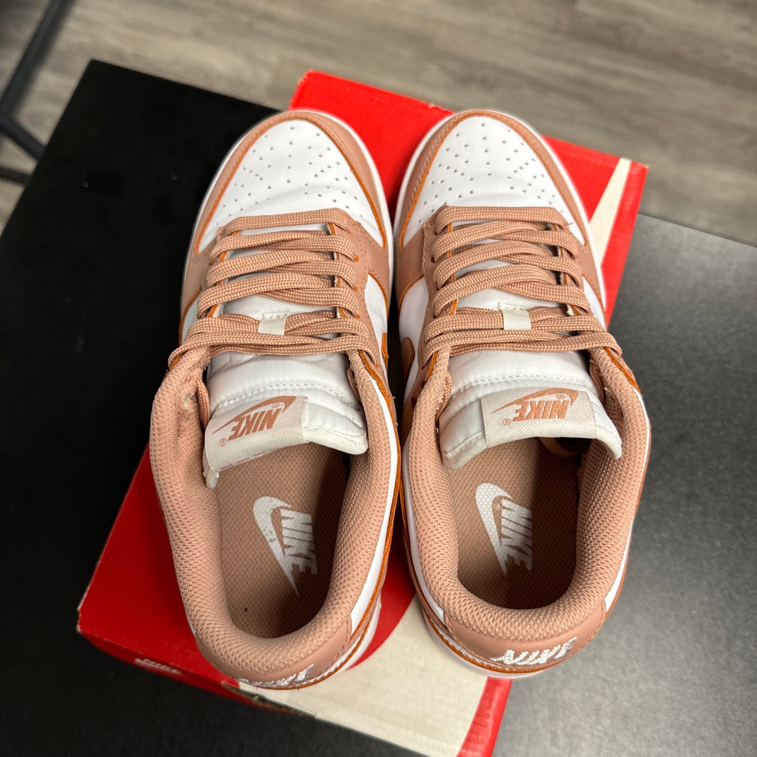 Rose Whisper Dunk Low (W) (USED)