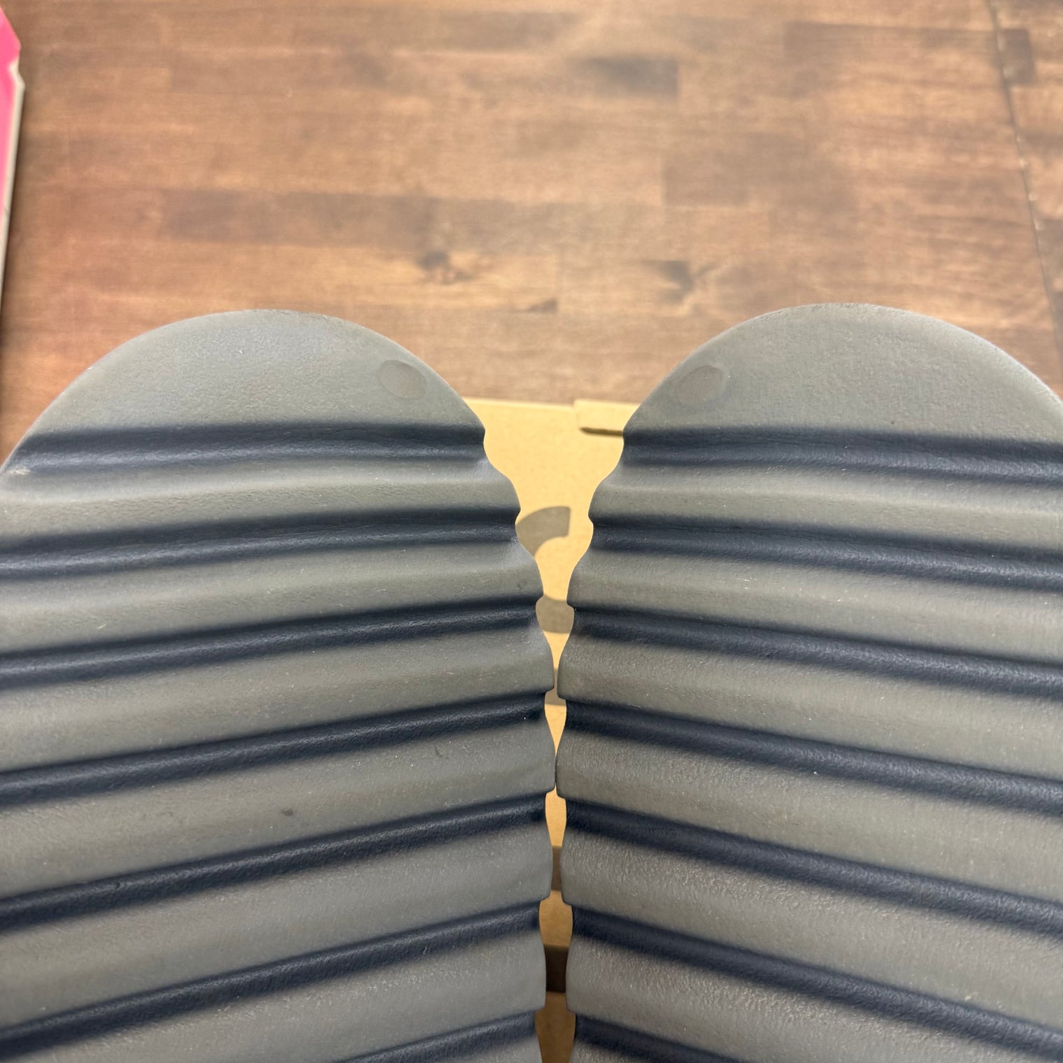 Slate Grey Yeezy Slide (USED)