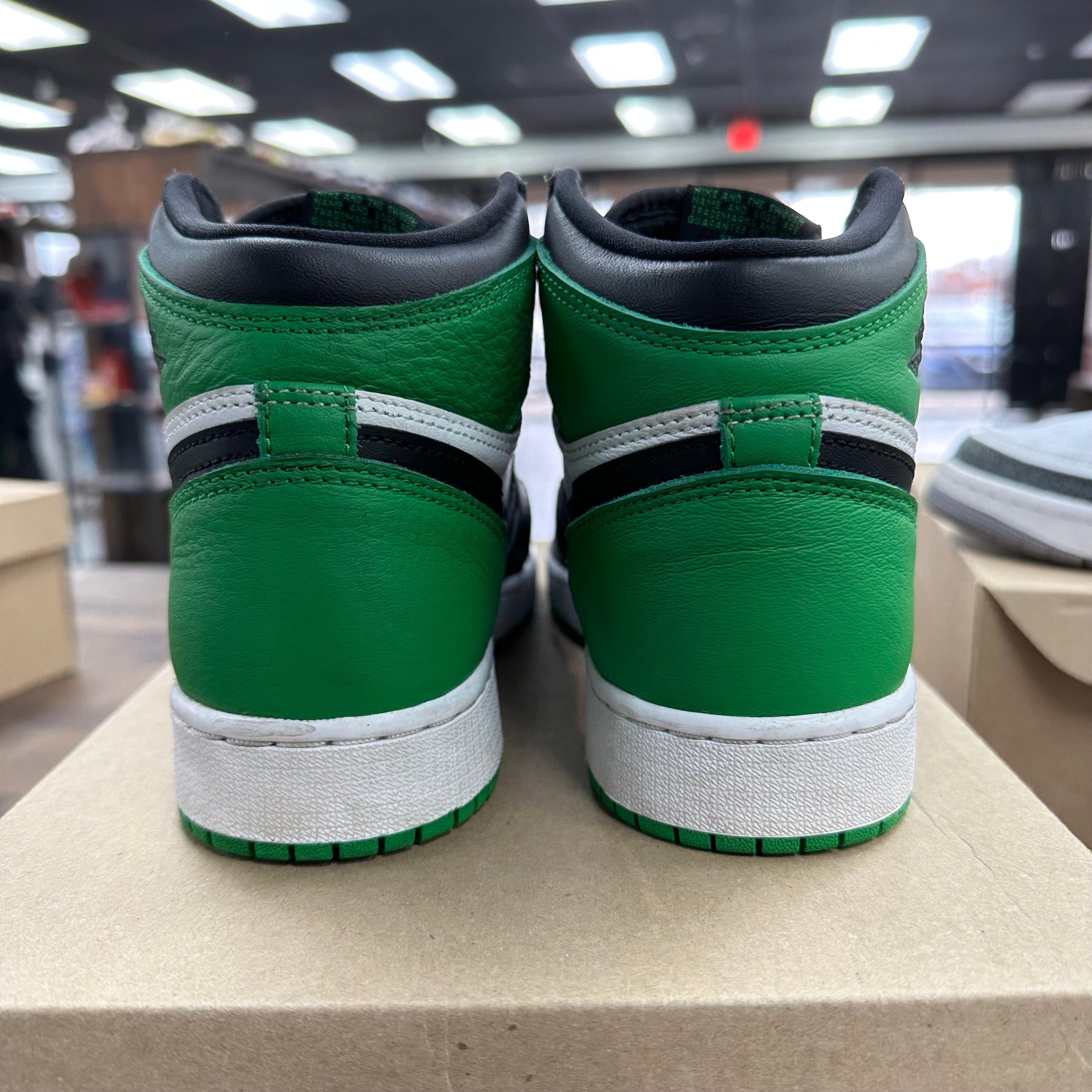 Jordan 1 Retro High OG Lucky Green (US 5Y) (USED, No Box) Size 5Y (Pre-Owned) - Image 4