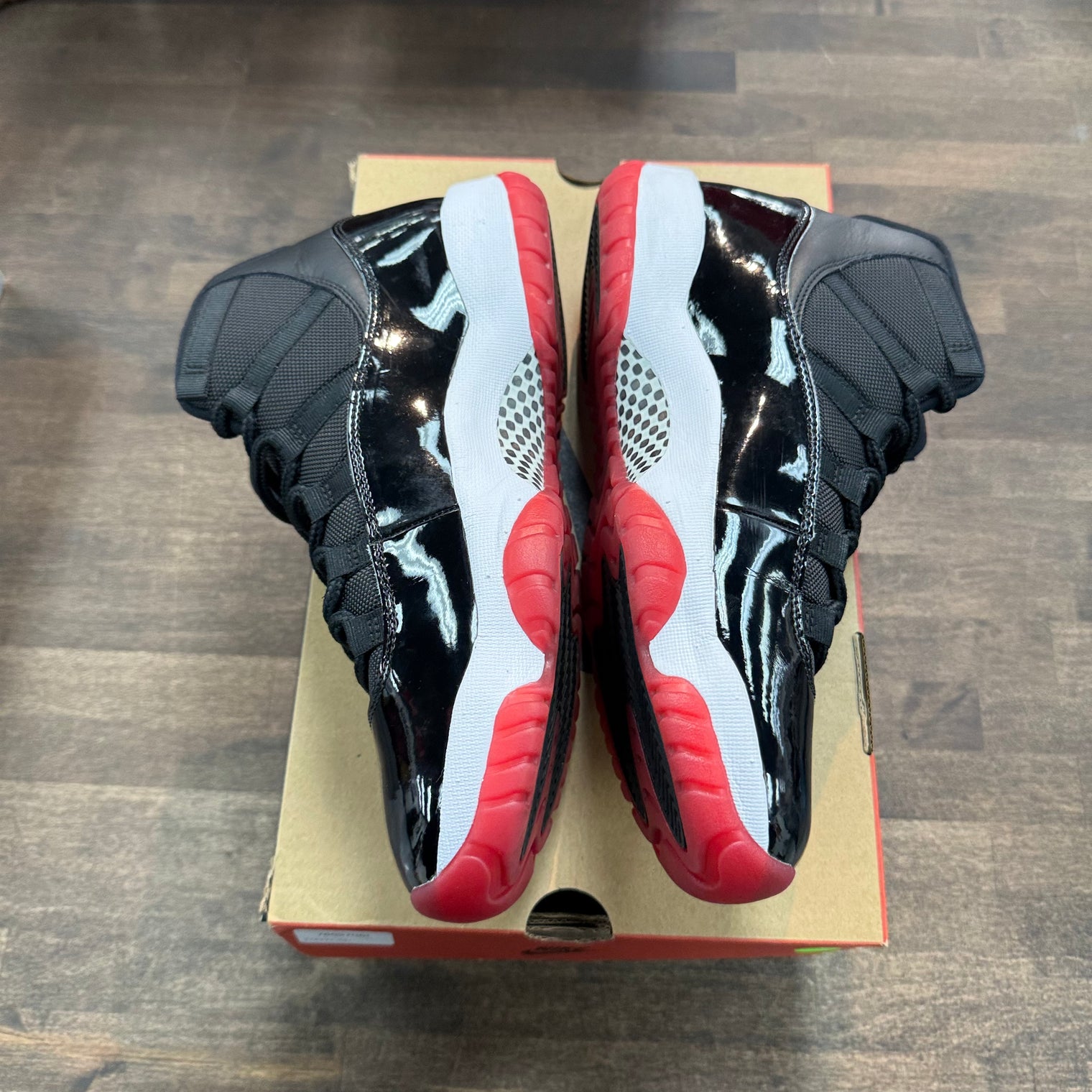 Playoffs Bred Jordan 11 Retro (Lightly Worn)