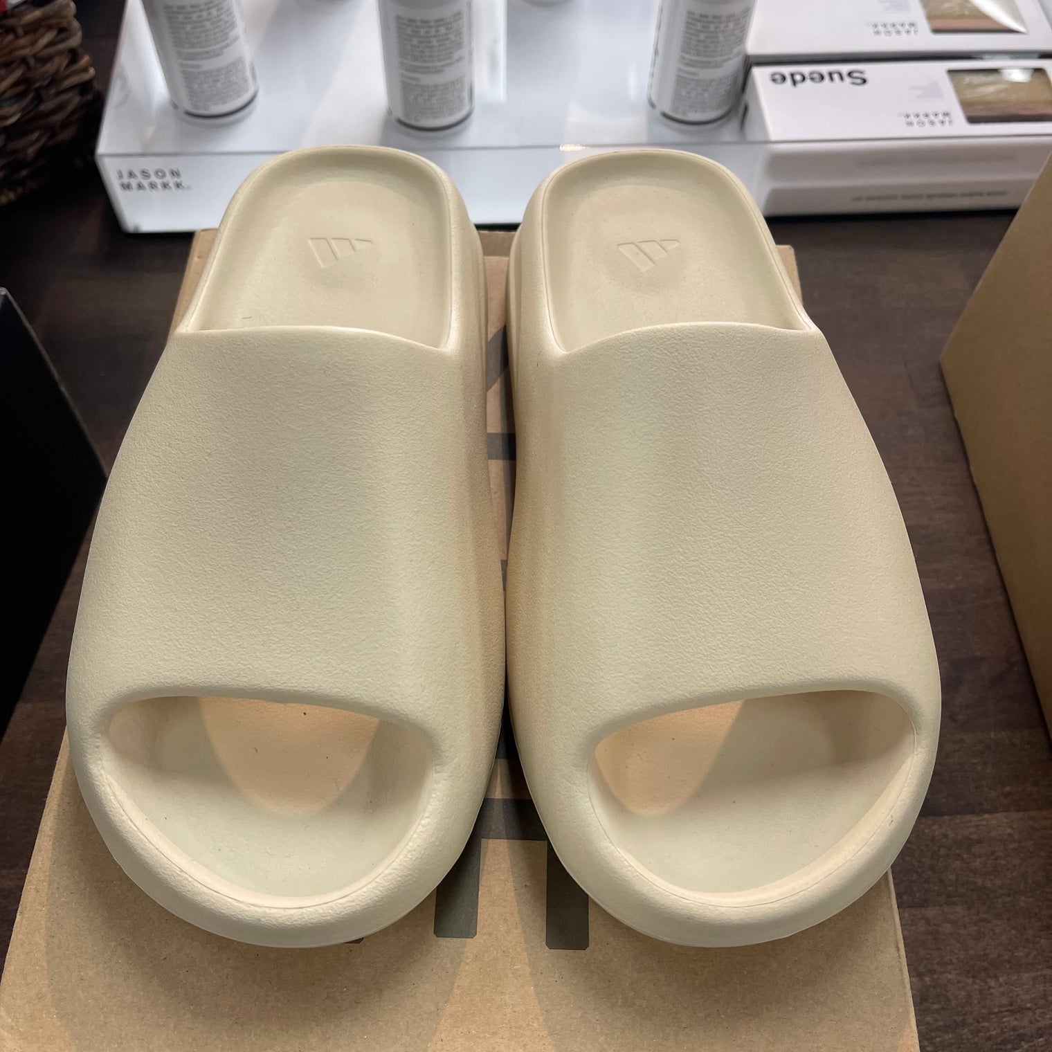 Bone Yeezy Slide (USED)
