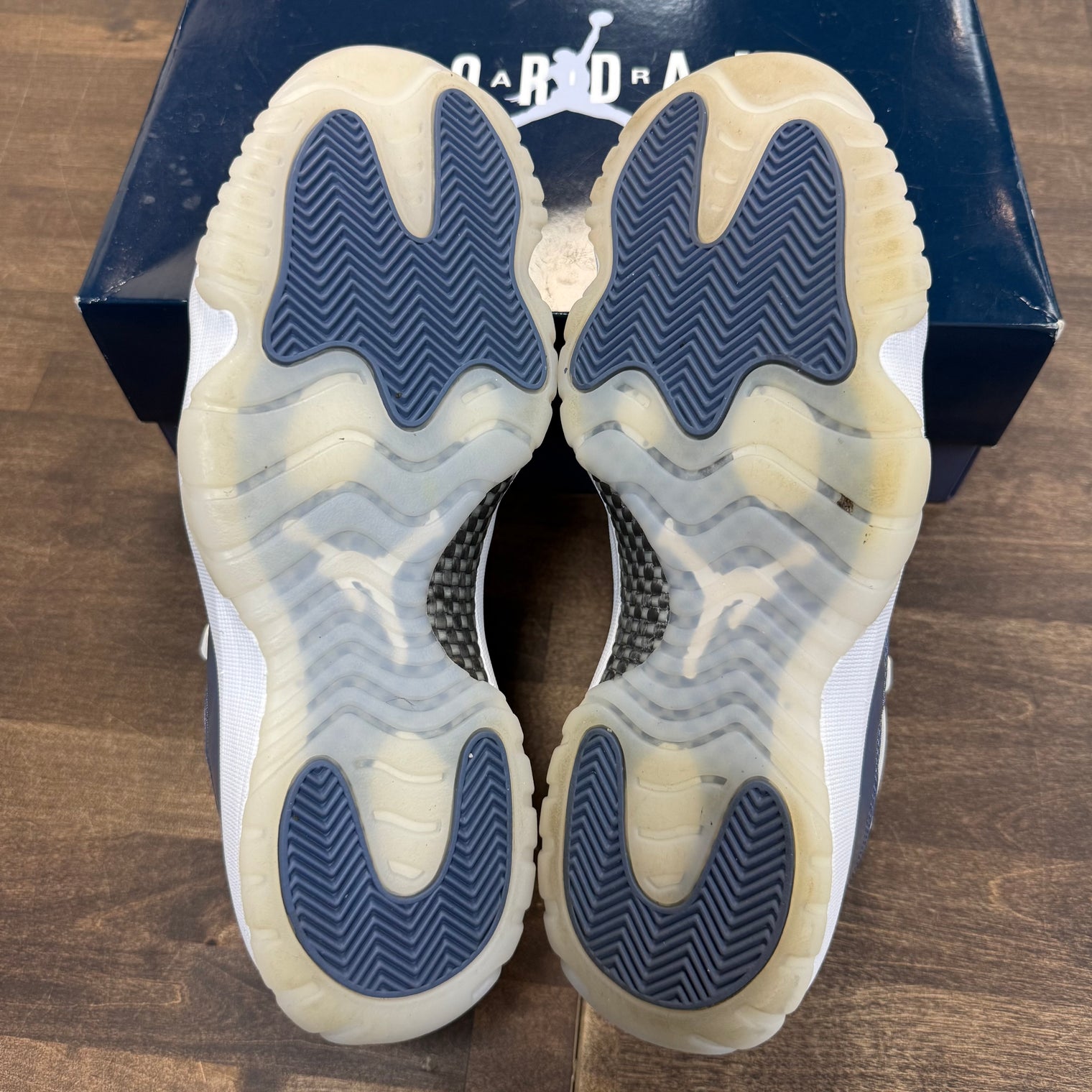 Diffused Blue Jordan 11 Low (USED)