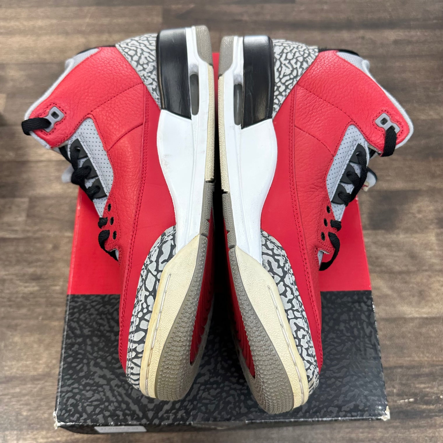 Unite Red Jordan 3 Retro (USED)