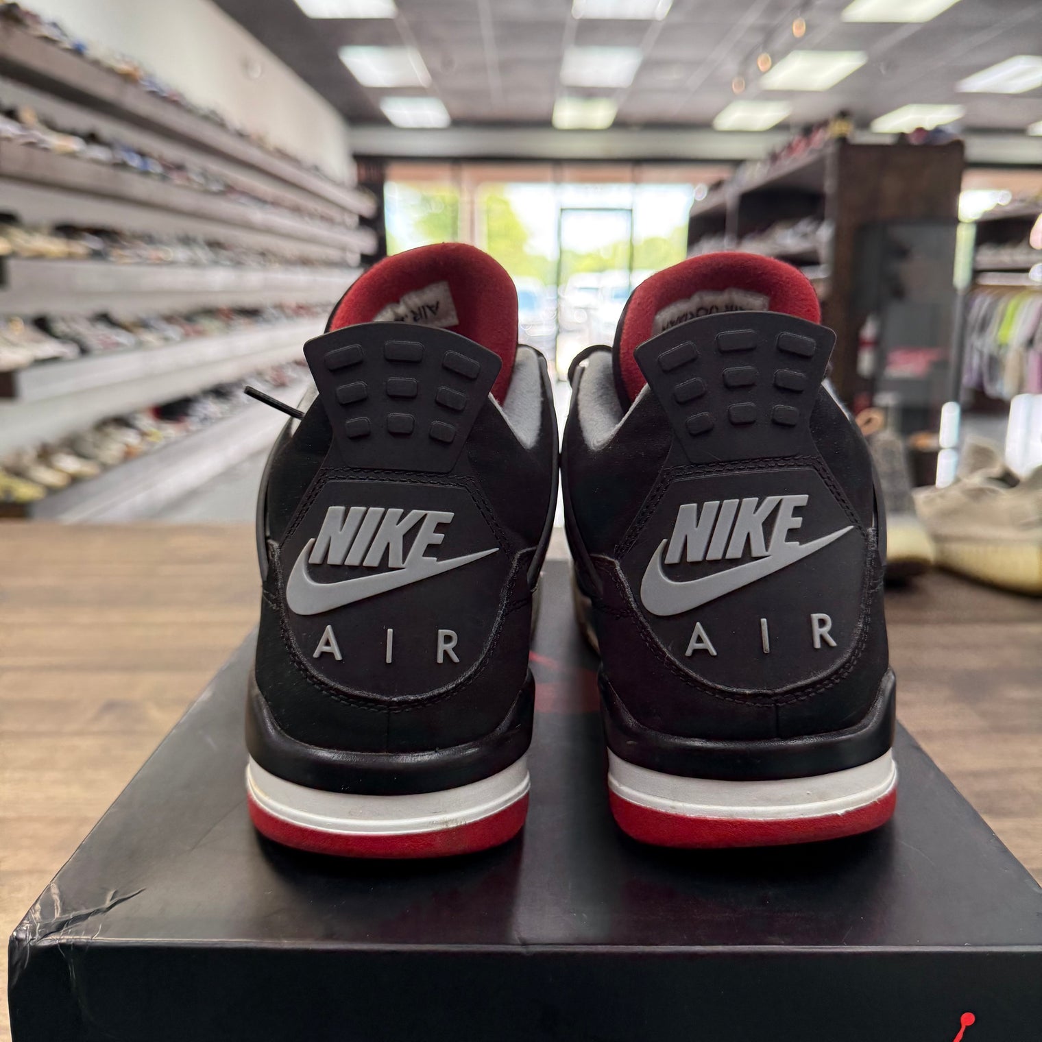 Bred Jordan 4 2019 (USED)