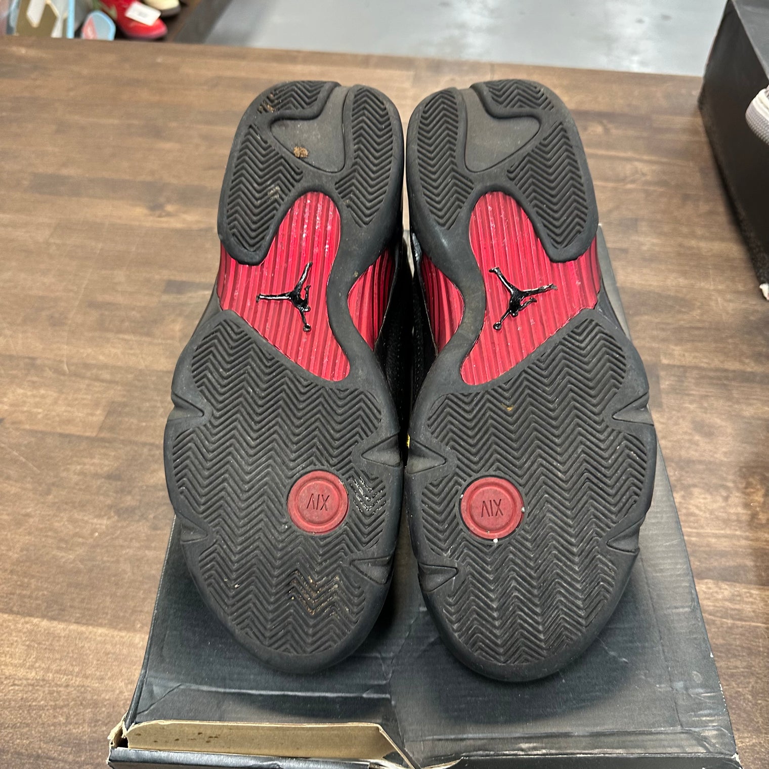 Last Shot Jordan 14 (USED)