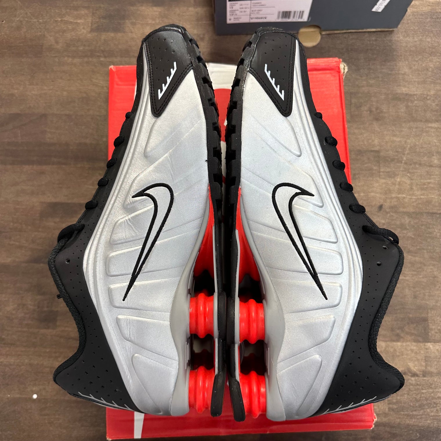 Black Metallic Silver Nike Shox R4 (2025) (USED)