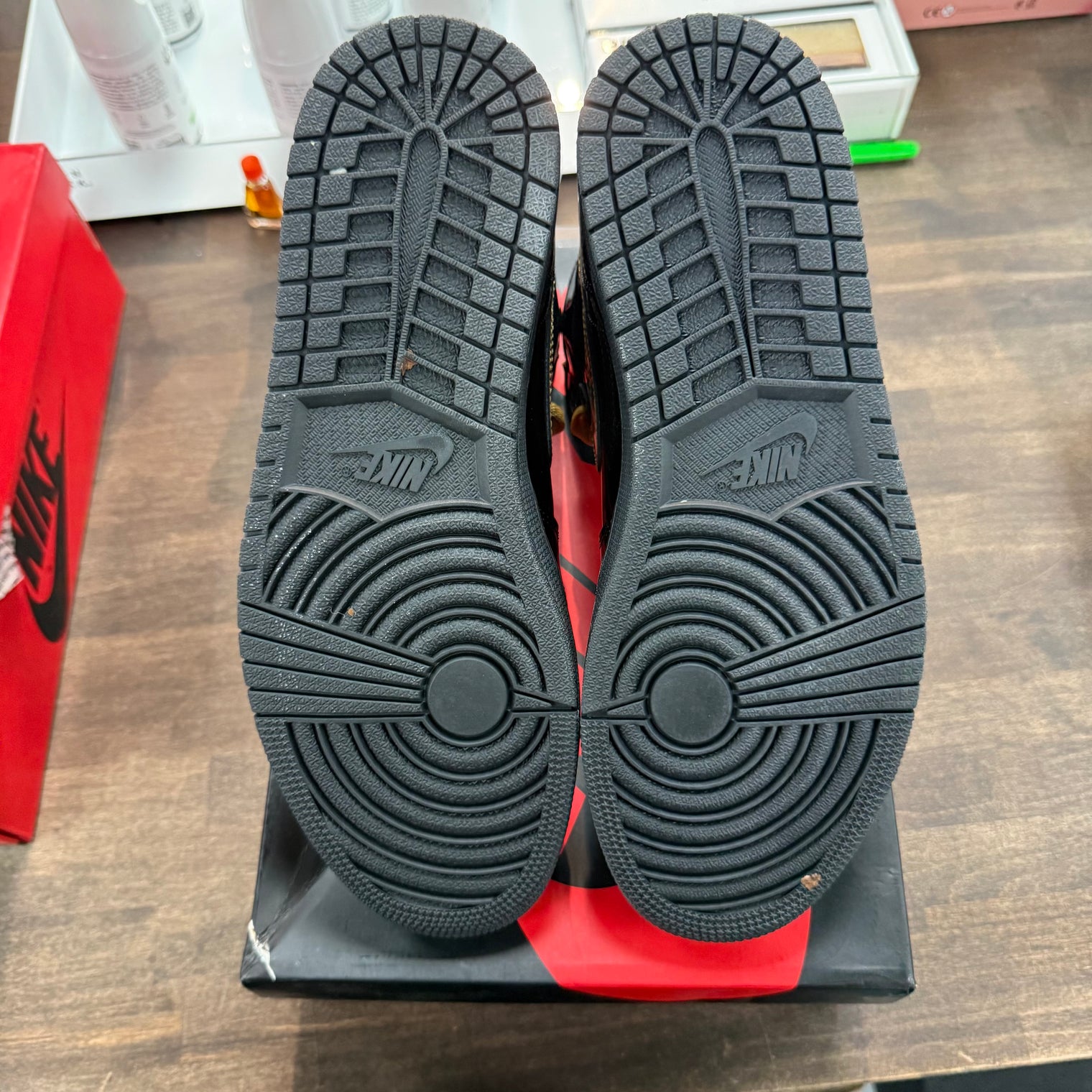 Black Metallic Gold Jordan 1 High (USED)