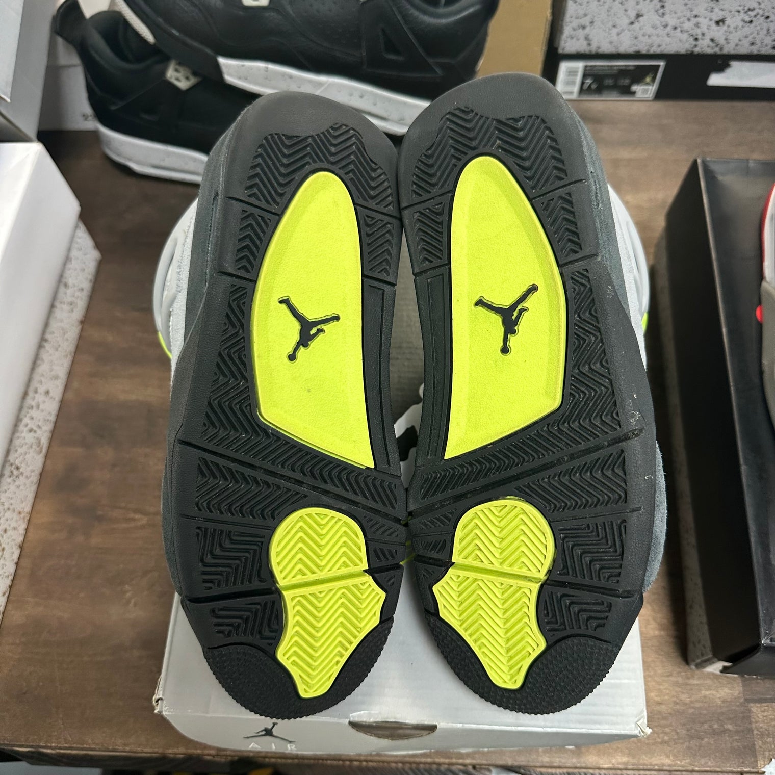 (GS) Neon 95 Jordan 4 (USED)