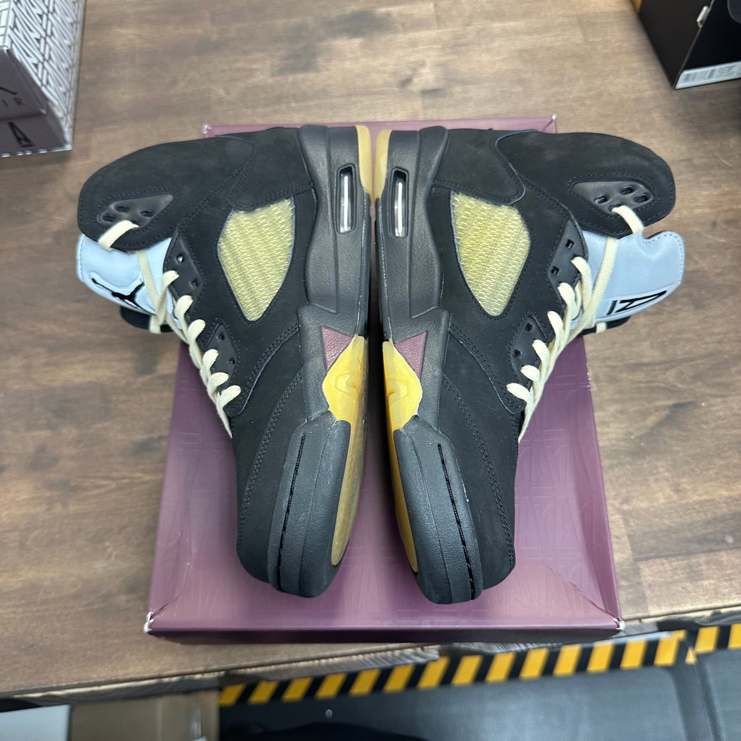 A Ma Maniere Dusk Jordan 5 (USED)