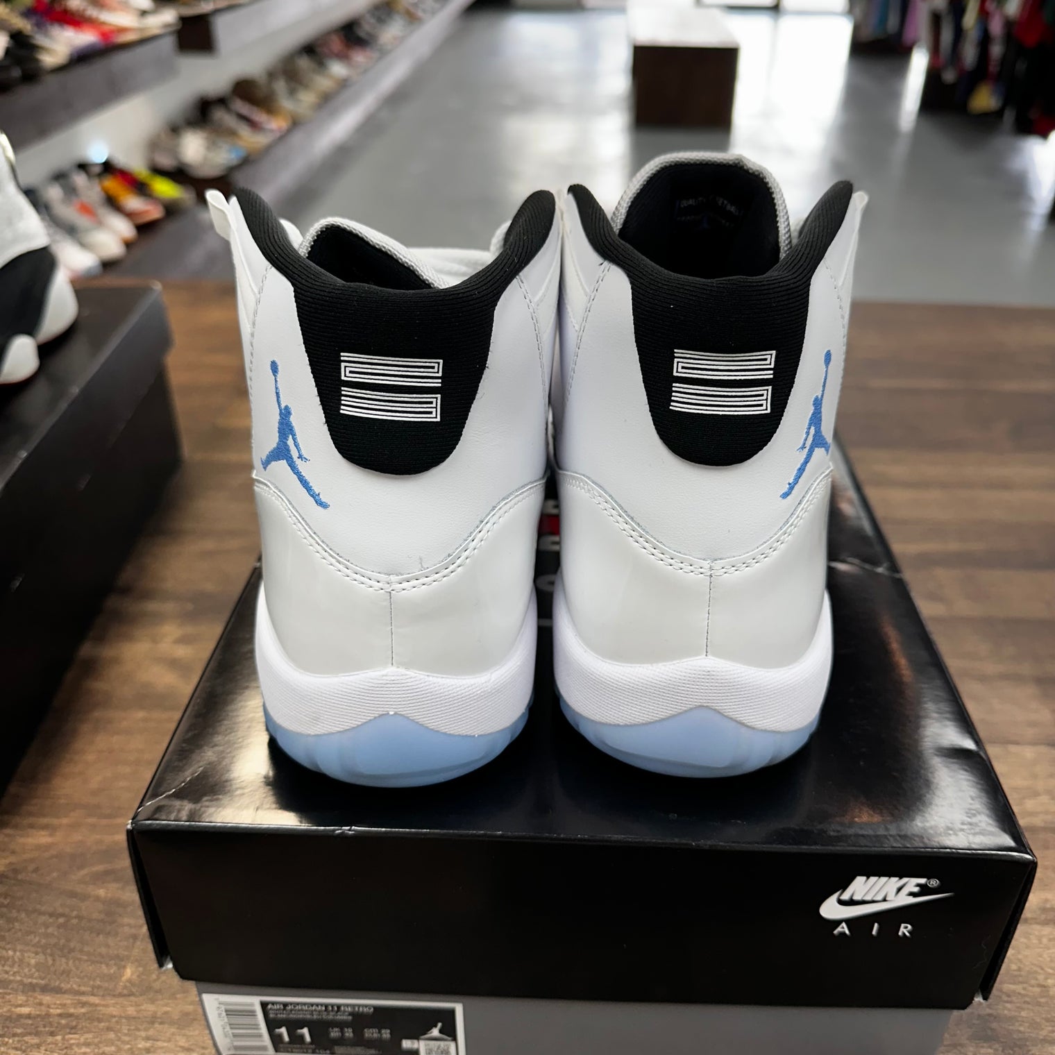 Legend Blue Jordan 11 (2025) (USED)