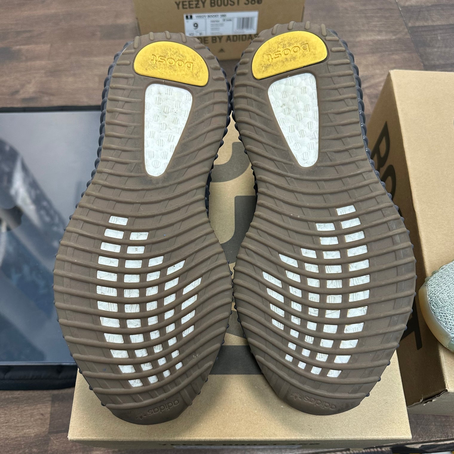 Cinder Yeezy 350 (USED)